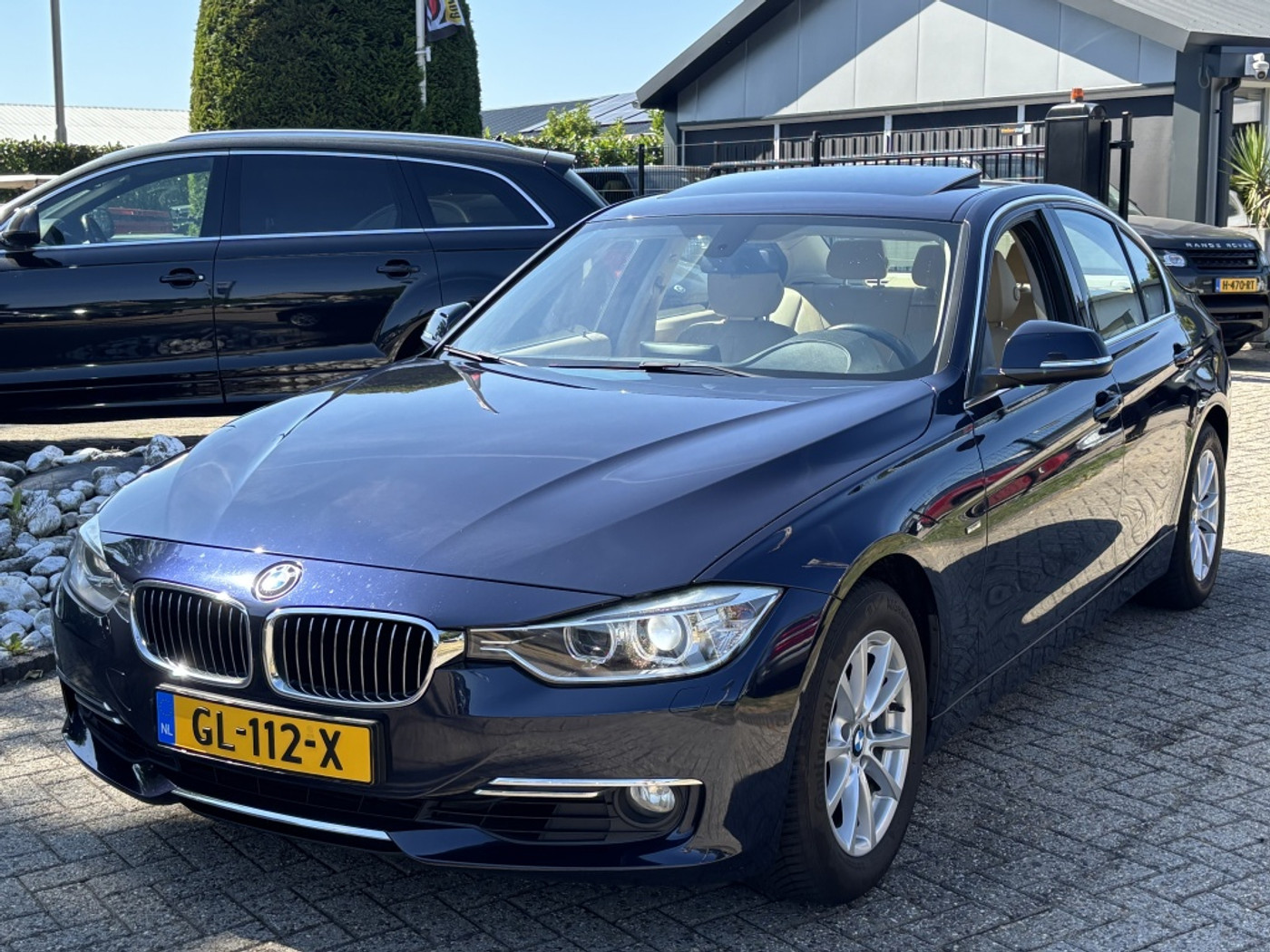 BMW 320i 320i High Exe Sedan Automaat 2015 Schuifdak Dealerauto 2015 - voorkant