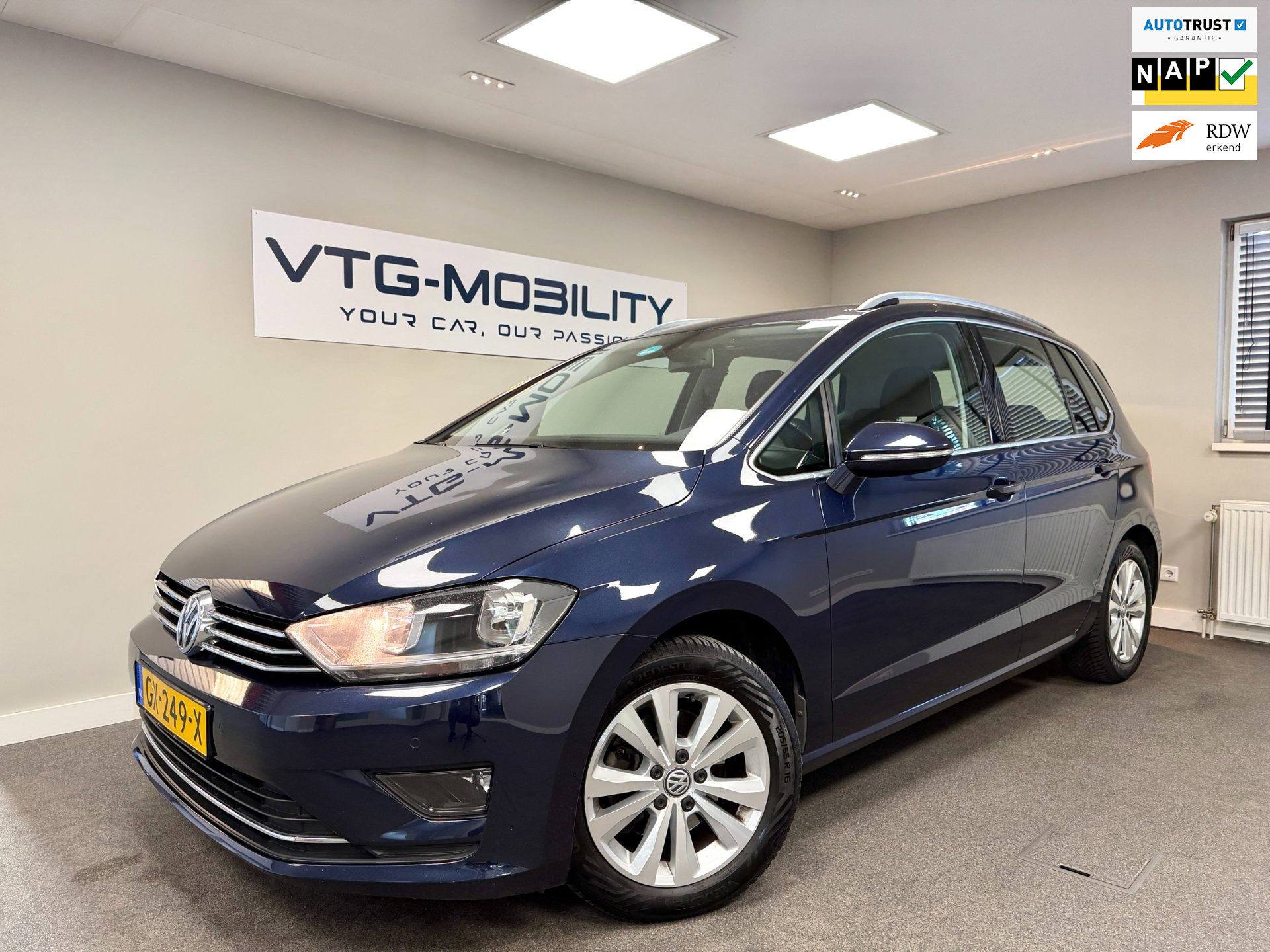Volkswagen Golf Sportsvan 1.4 TSI Highline Navi|PDC V/A+Camera|ClimateControl|ElektrischPakket|APK 02-2027 2015 - voorkant