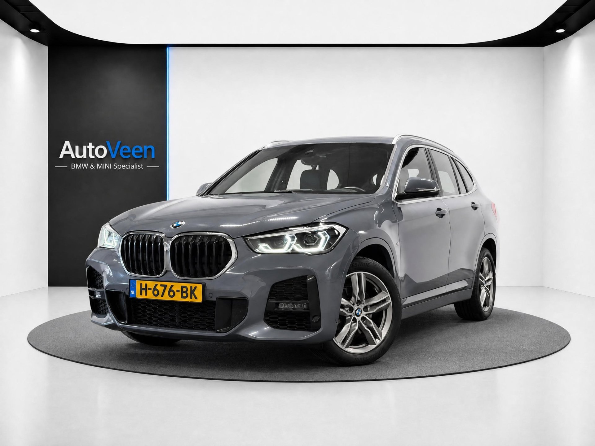 BMW X1 Sdrive18i SDrive18i Executive Edition (M-SPORT, LED, HUD, CAMERA,TREKHAAK) 2020 - voorkant