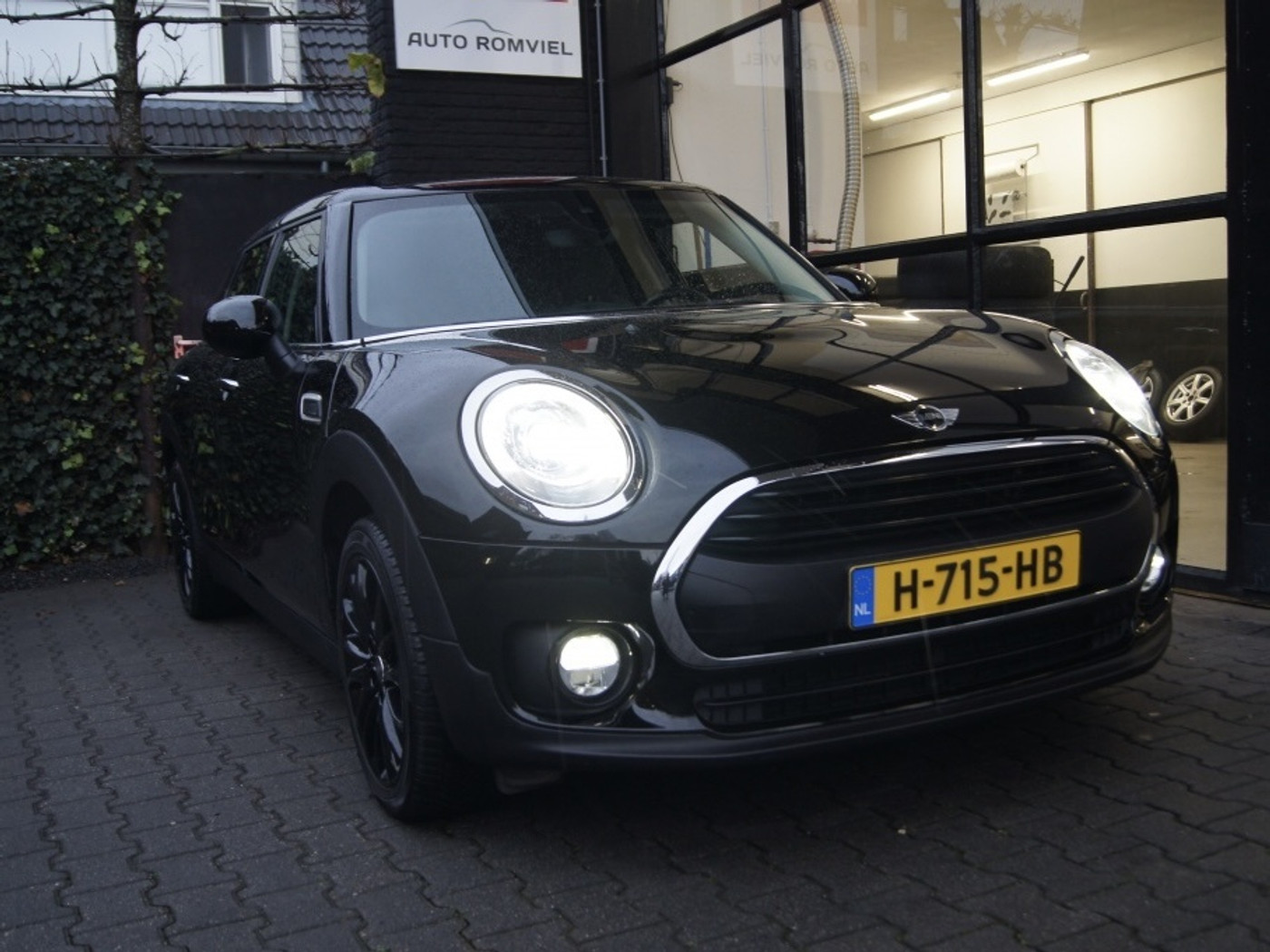 Mini Clubman 1.5 One Pepper Serious Business 2017 - voorkant
