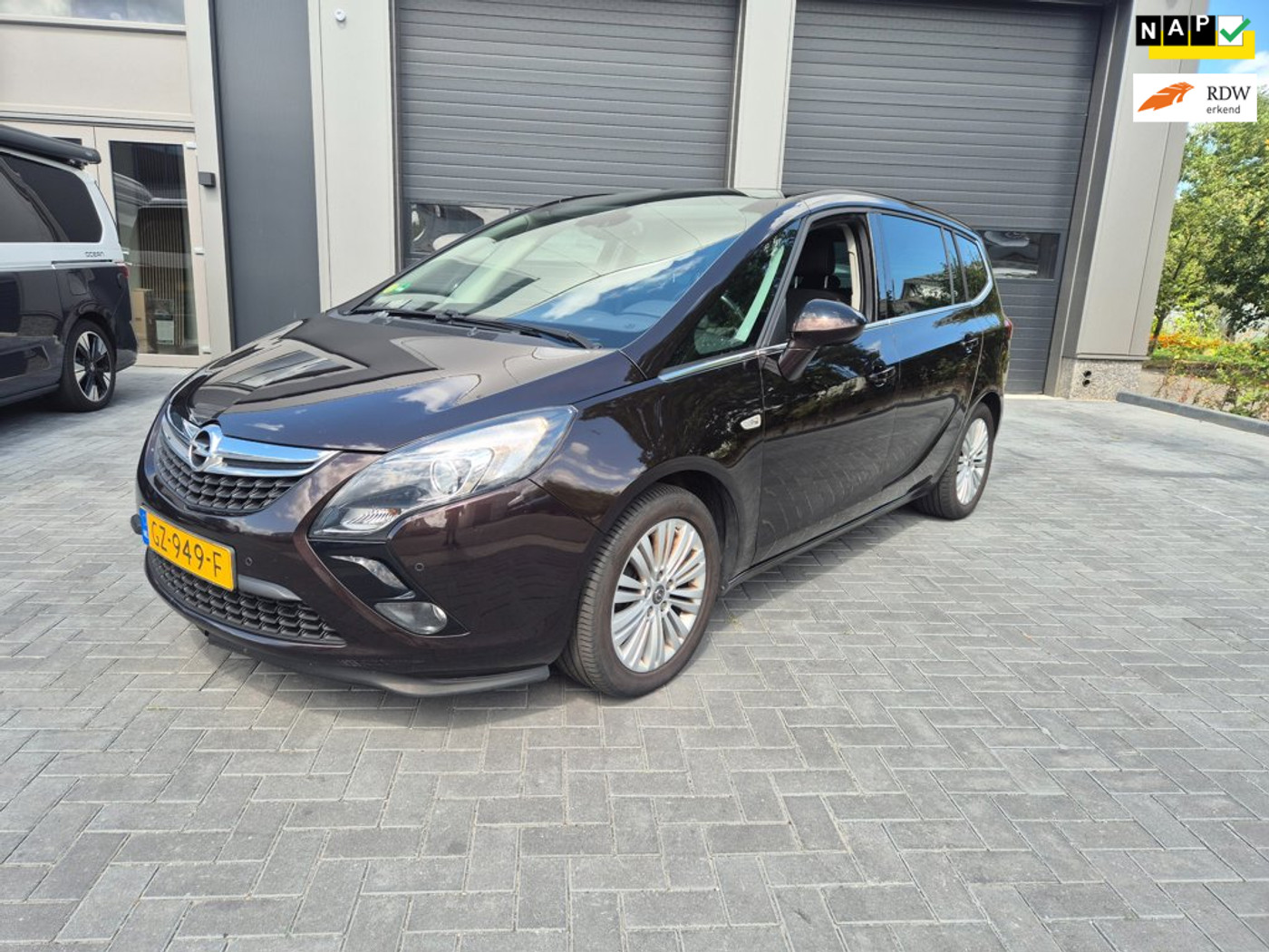 Opel Zafira Tourer 1.6 CDTI Business+ Pano+ trekhaak+ camera 2015 - voorkant