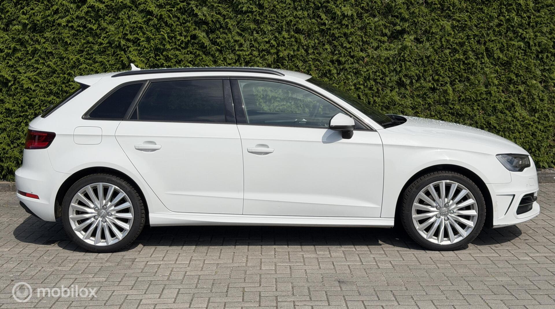 Foto van Audi A3 Sportback E-tron