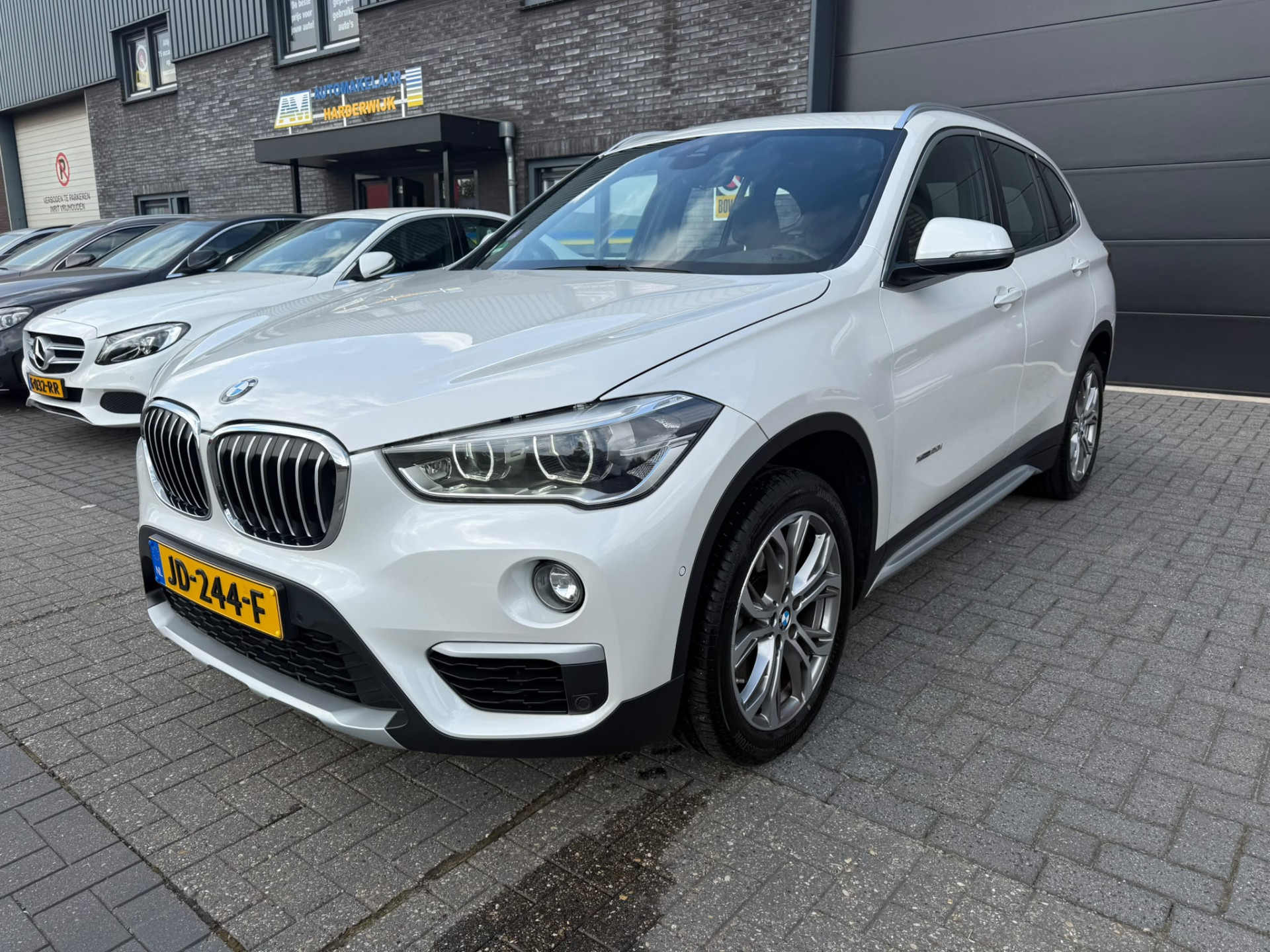 Foto van BMW X1 Xdrive20i