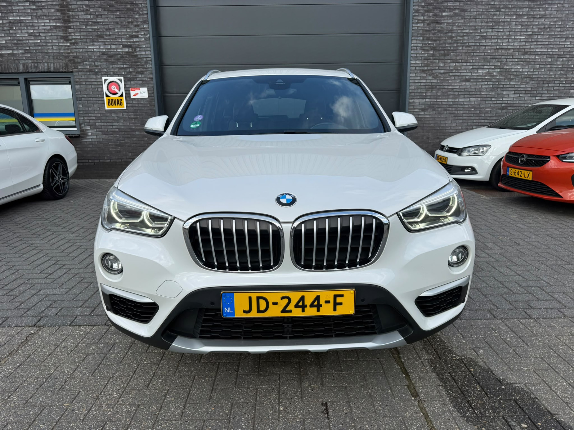Foto van BMW X1 Xdrive20i