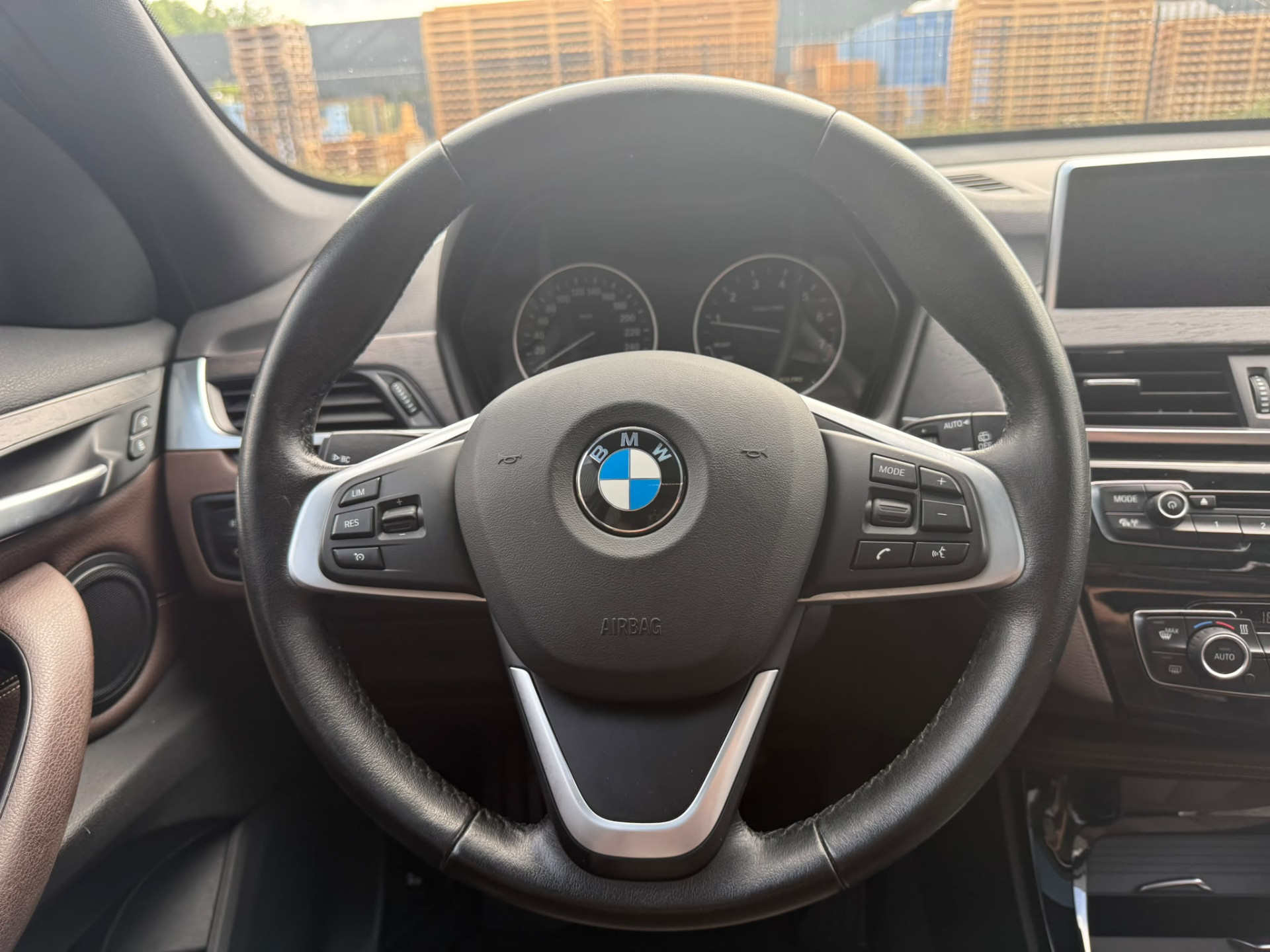 Foto van BMW X1 Xdrive20i