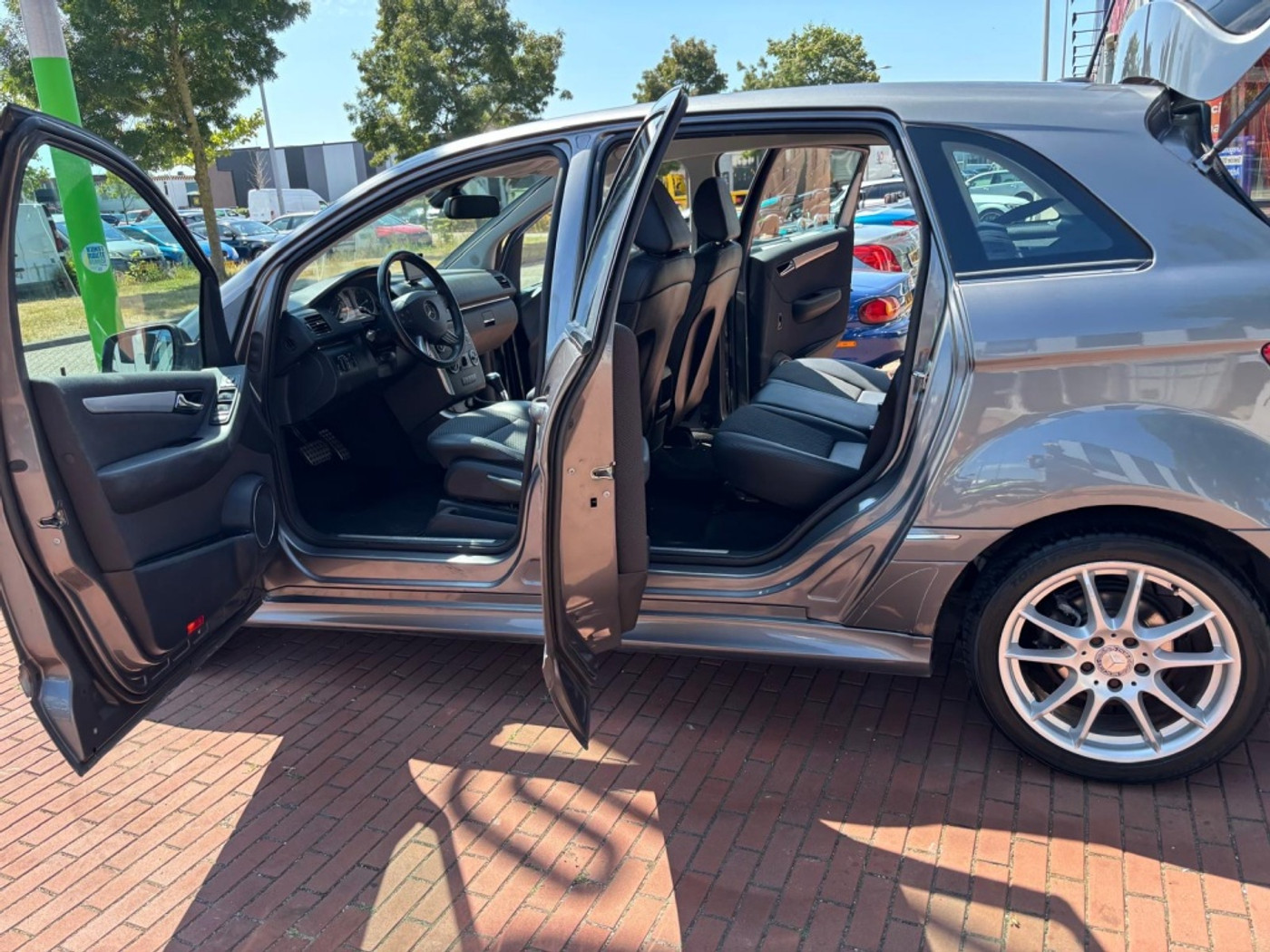 Foto van Mercedes-Benz B 200