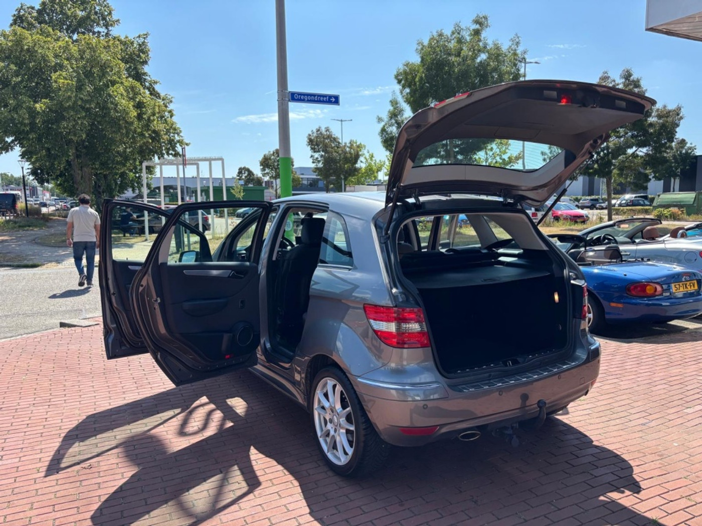 Foto van Mercedes-Benz B 200