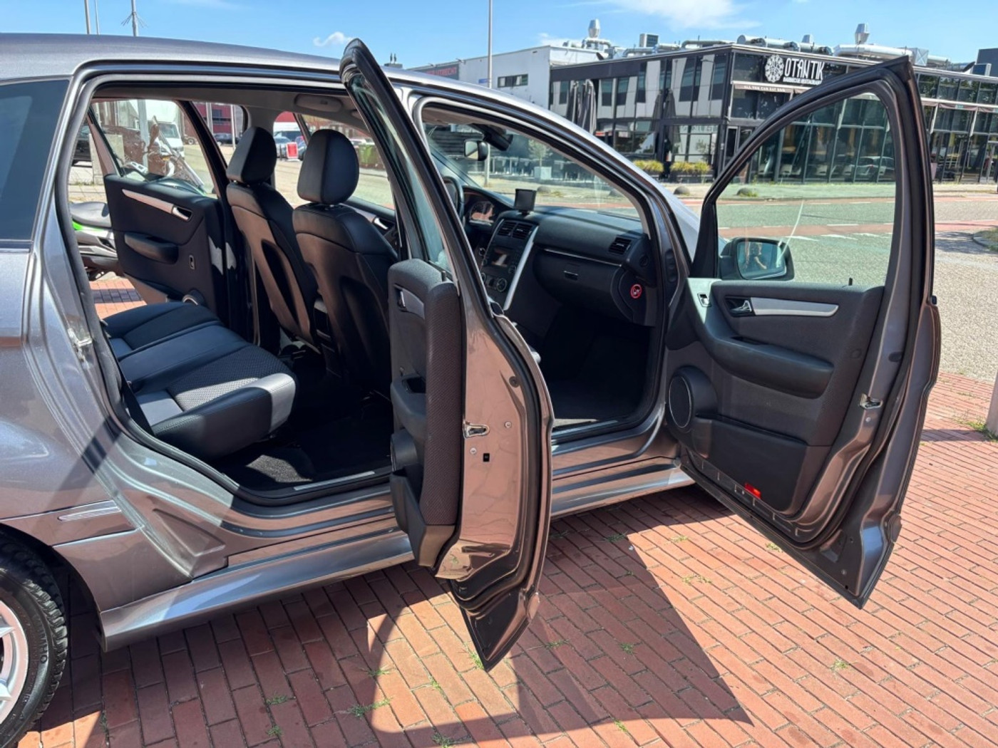 Foto van Mercedes-Benz B 200