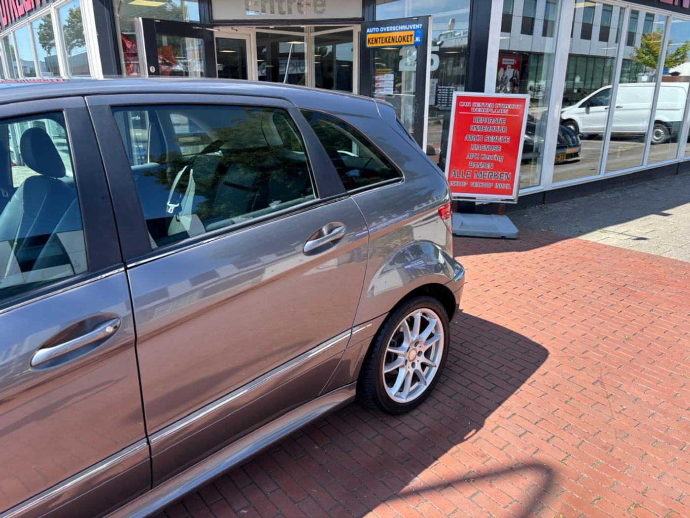 Foto van Mercedes-Benz B 200