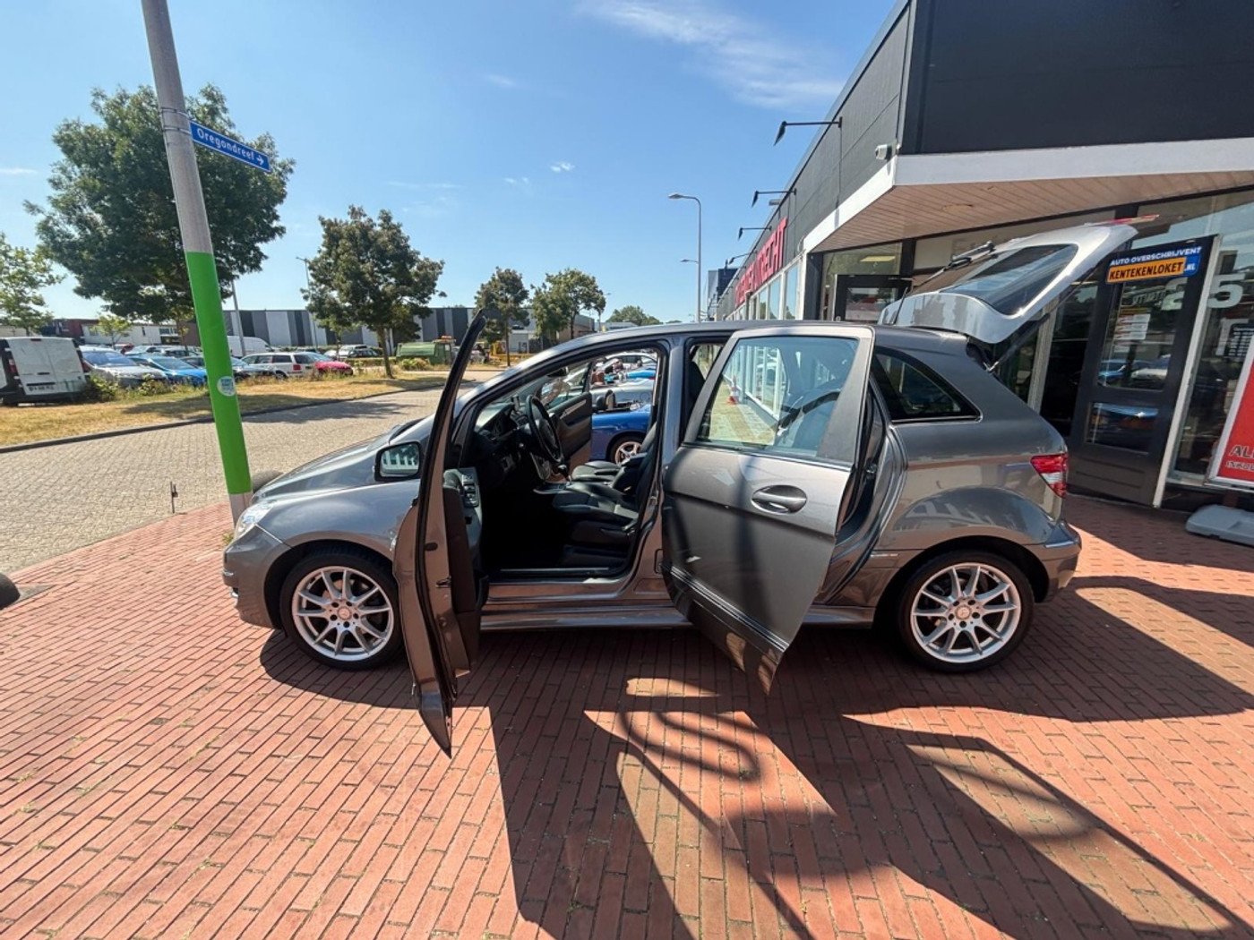Foto van Mercedes-Benz B 200