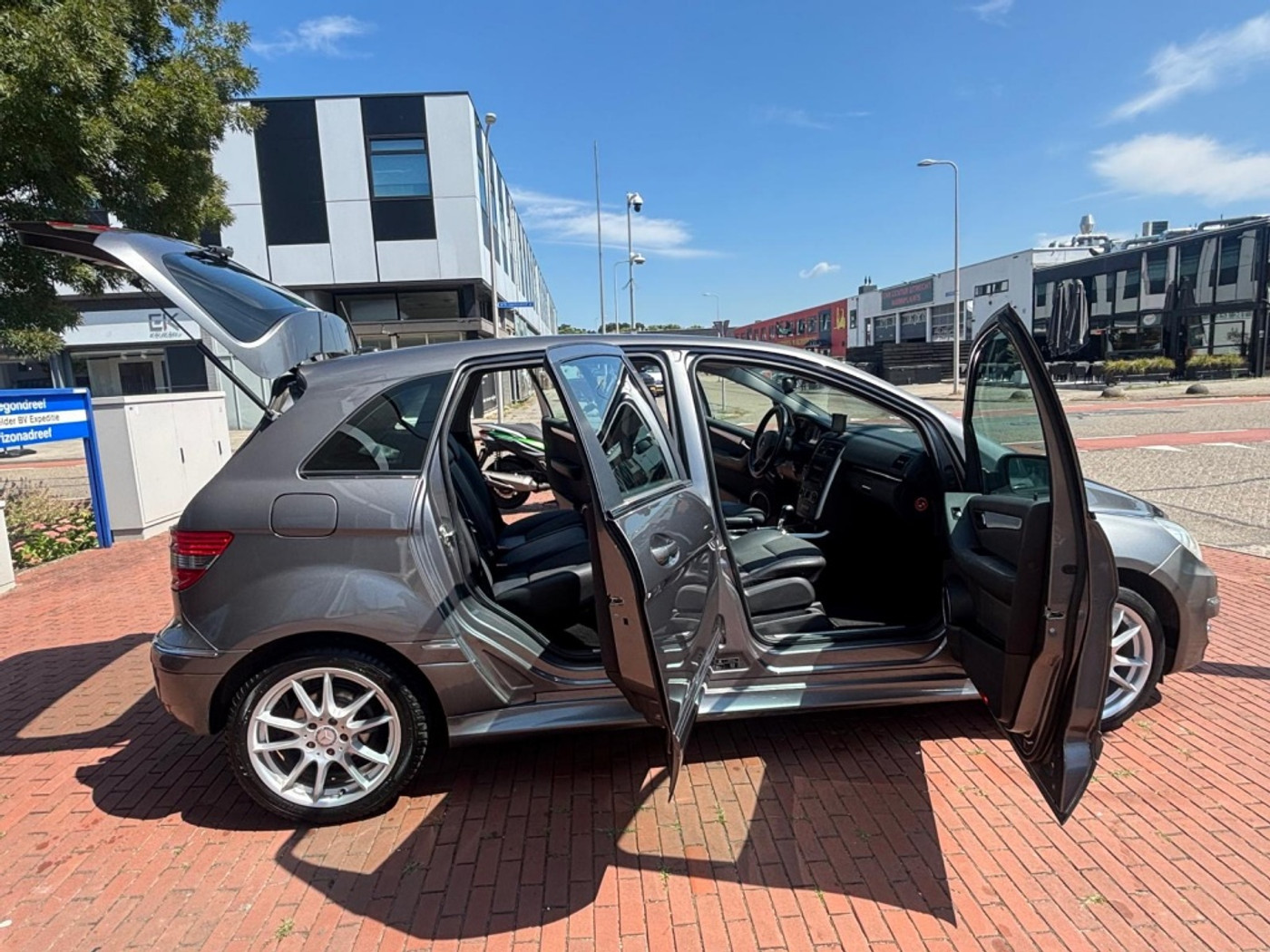 Foto van Mercedes-Benz B 200