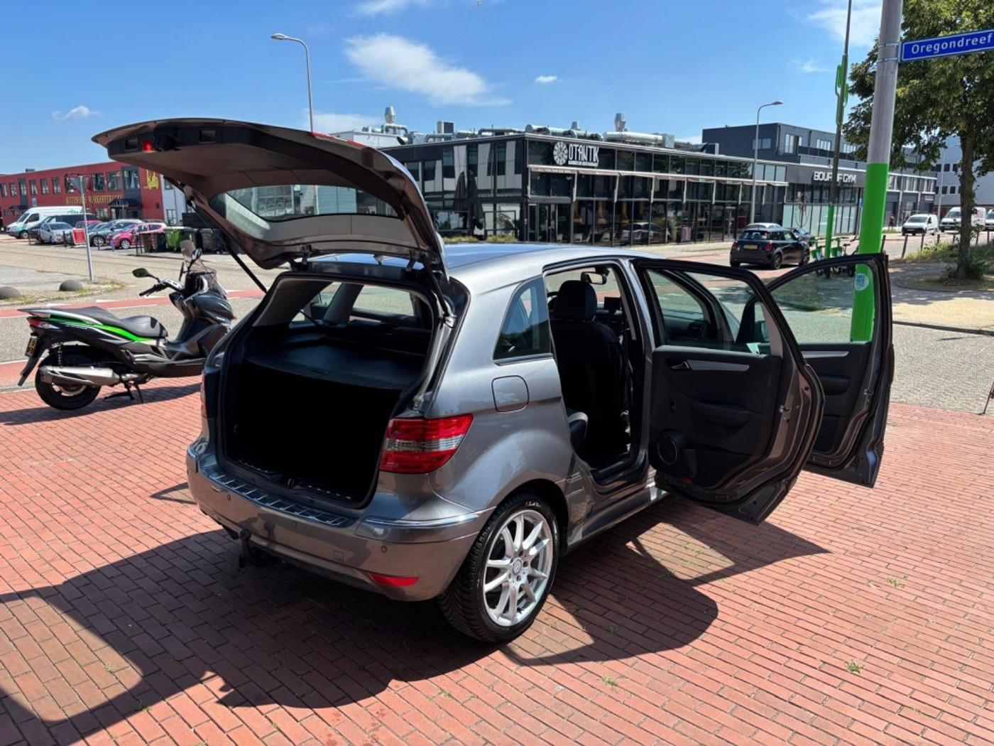 Foto van Mercedes-Benz B 200