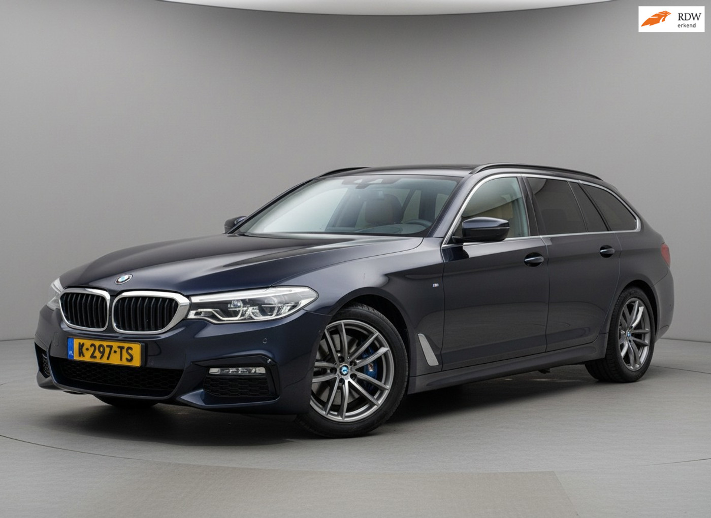 BMW 530i 530i High Executive|M-pakket|HUD|Memory|Trekhaak|Camera|Leder 2017 - voorkant