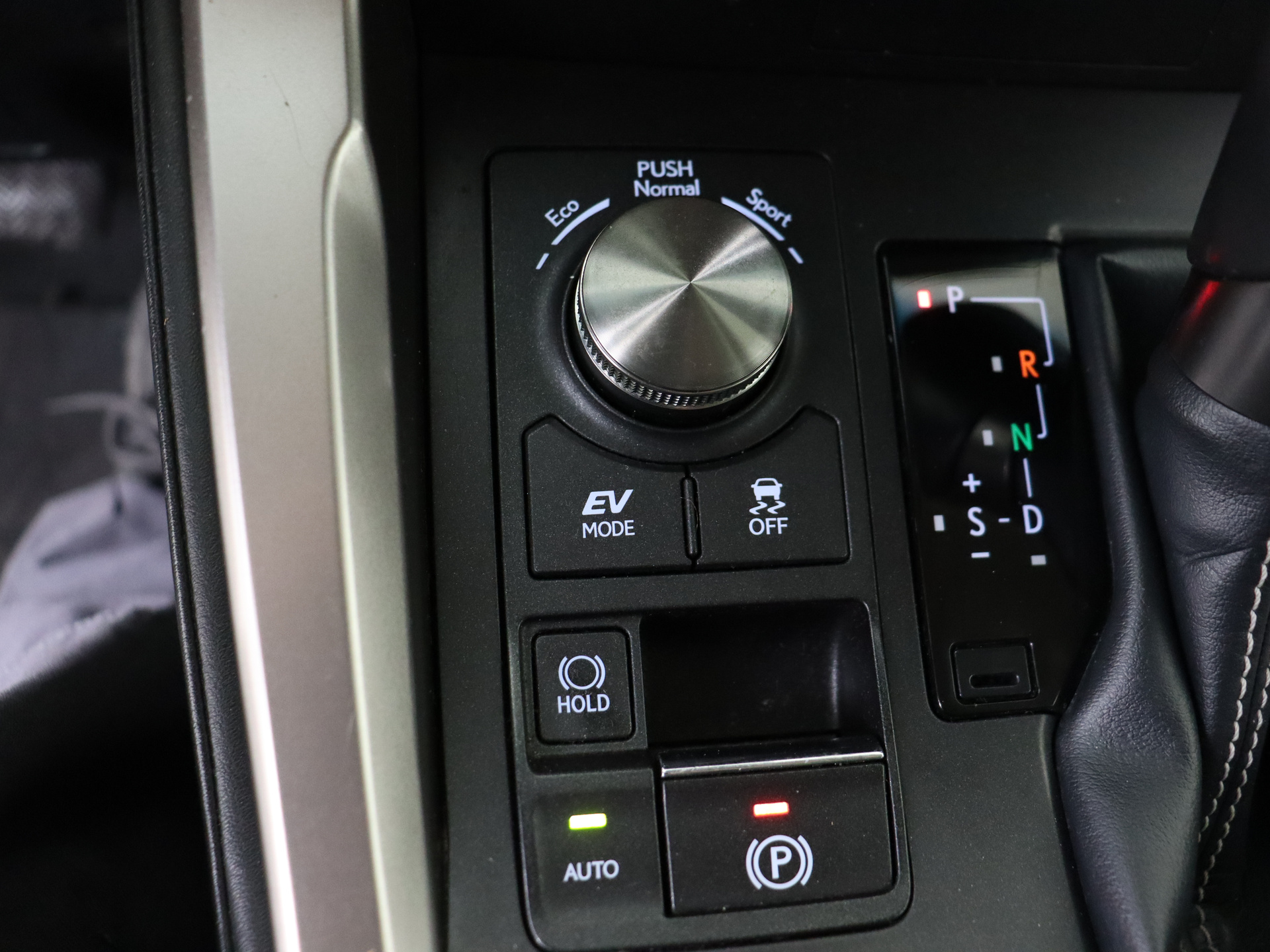 Foto van Lexus NX