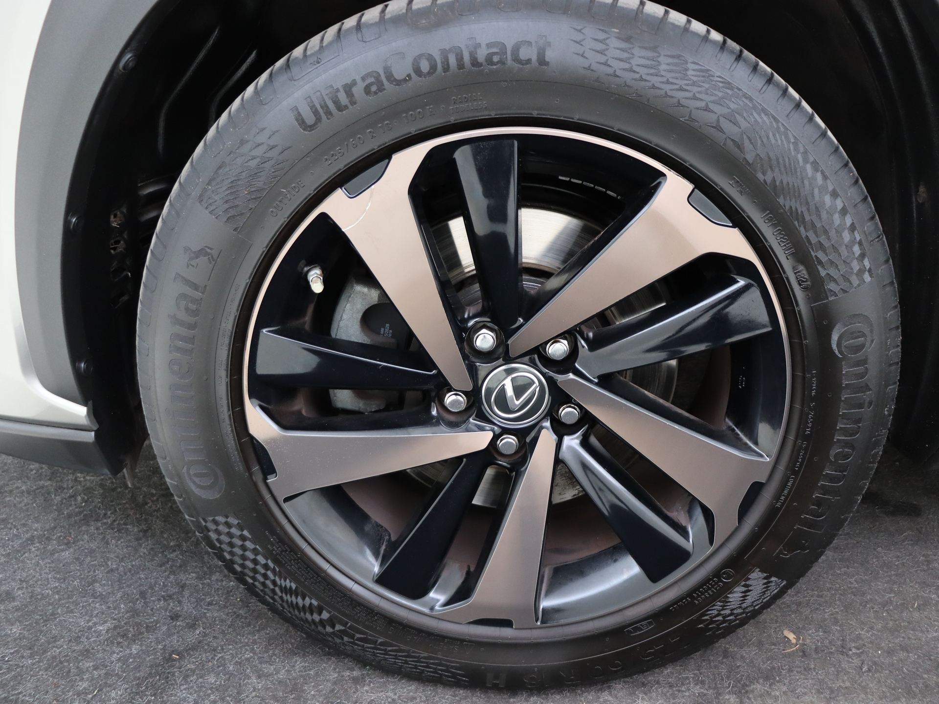 Foto van Lexus NX