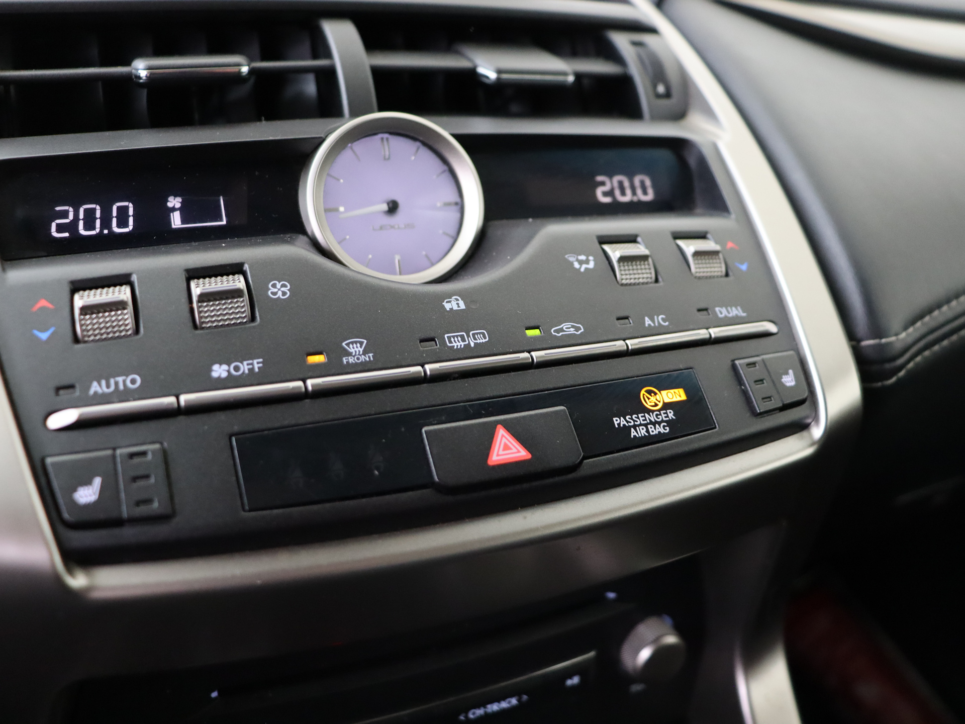 Foto van Lexus NX