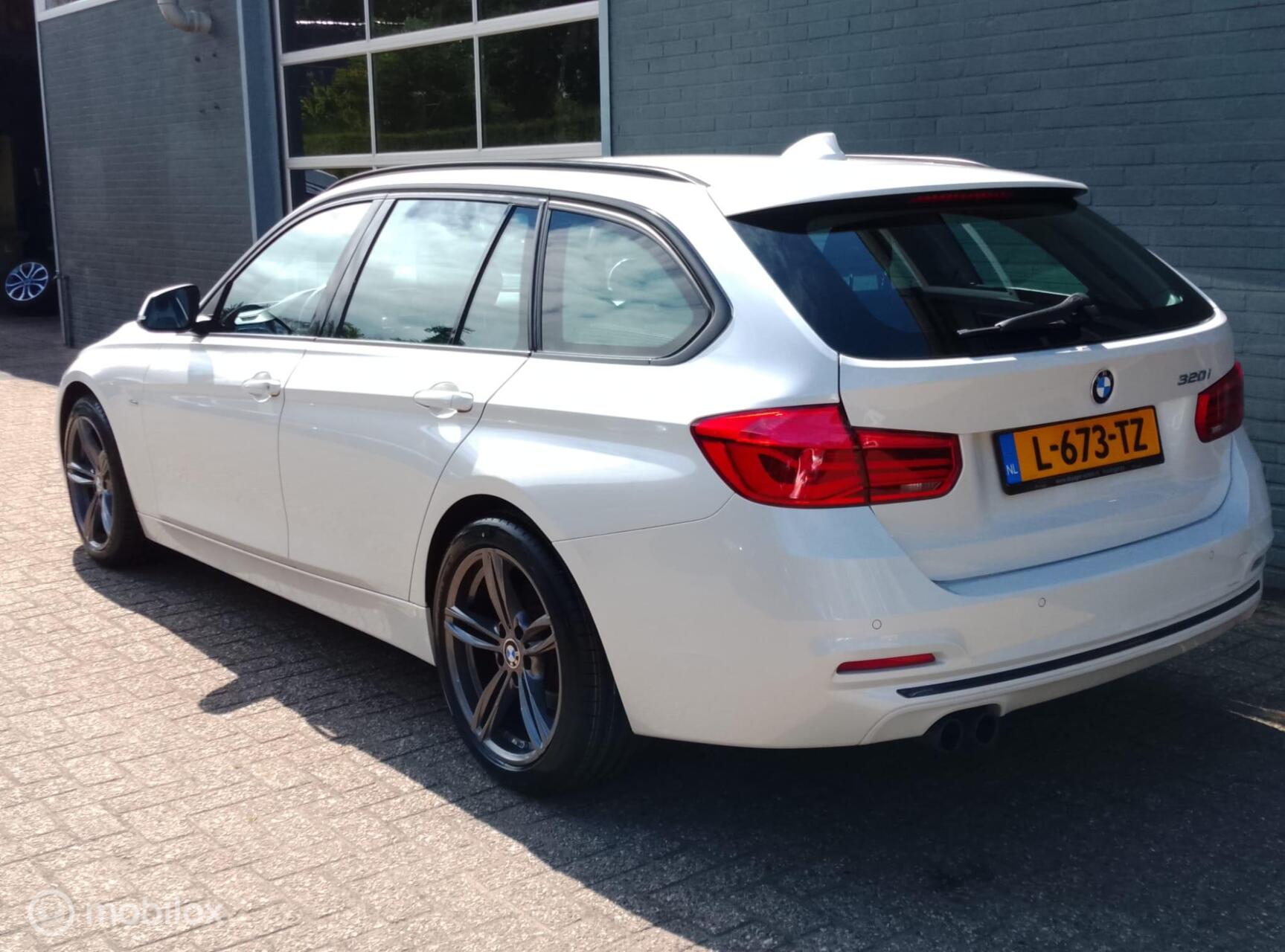 Foto van BMW 320i