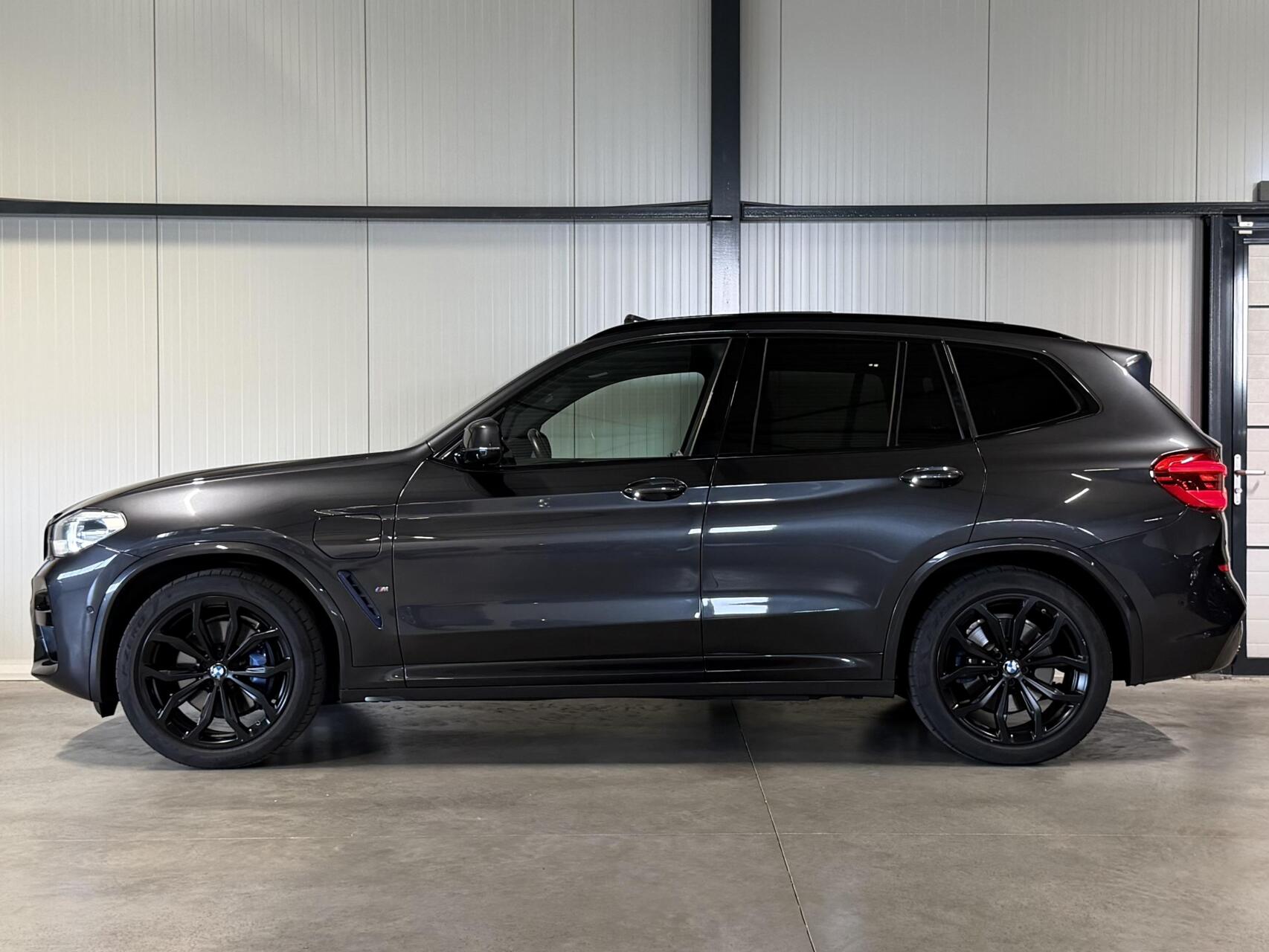 Foto van BMW X3 Xdrive30e