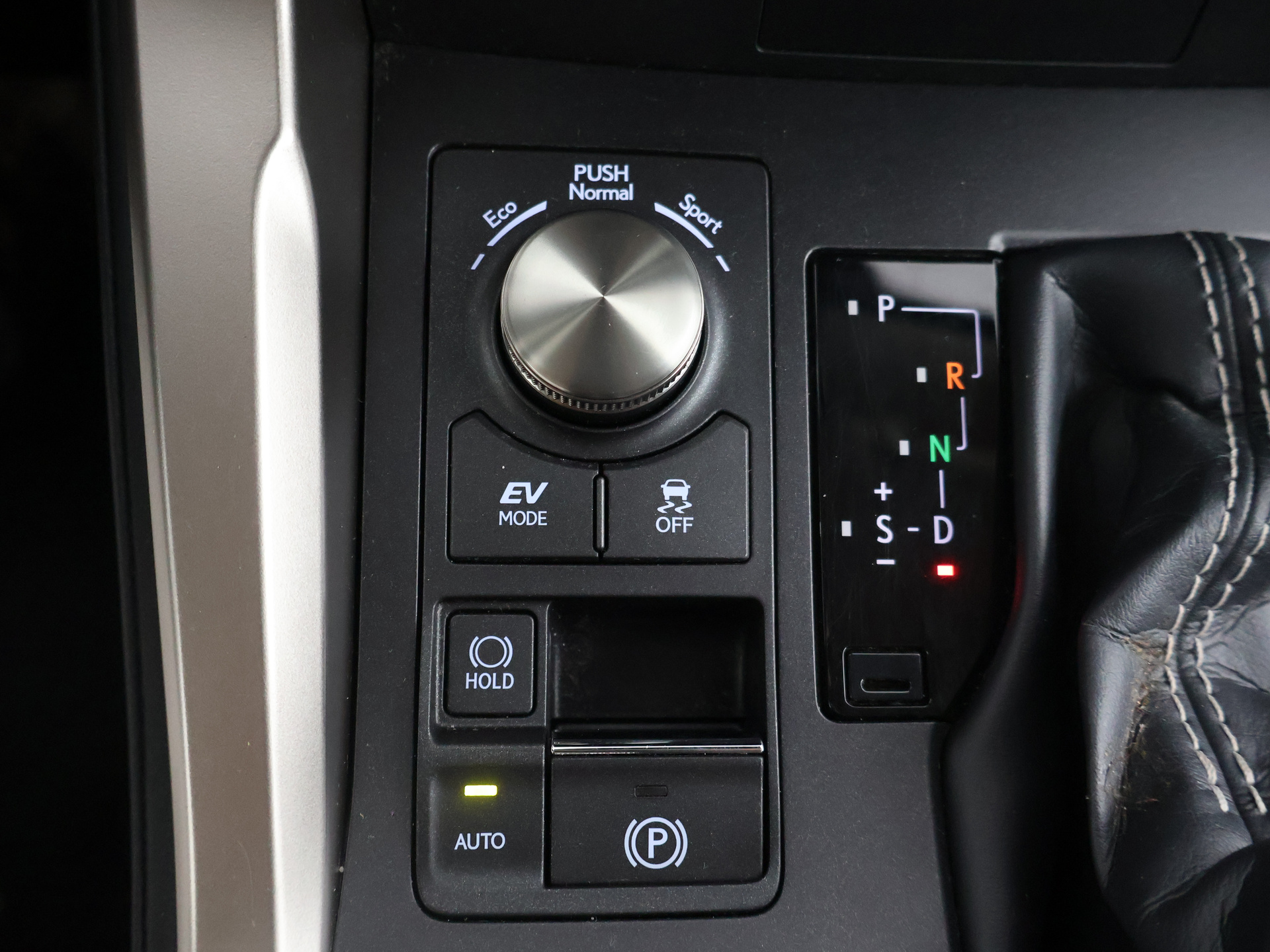 Foto van Lexus Lexus Nx300h
