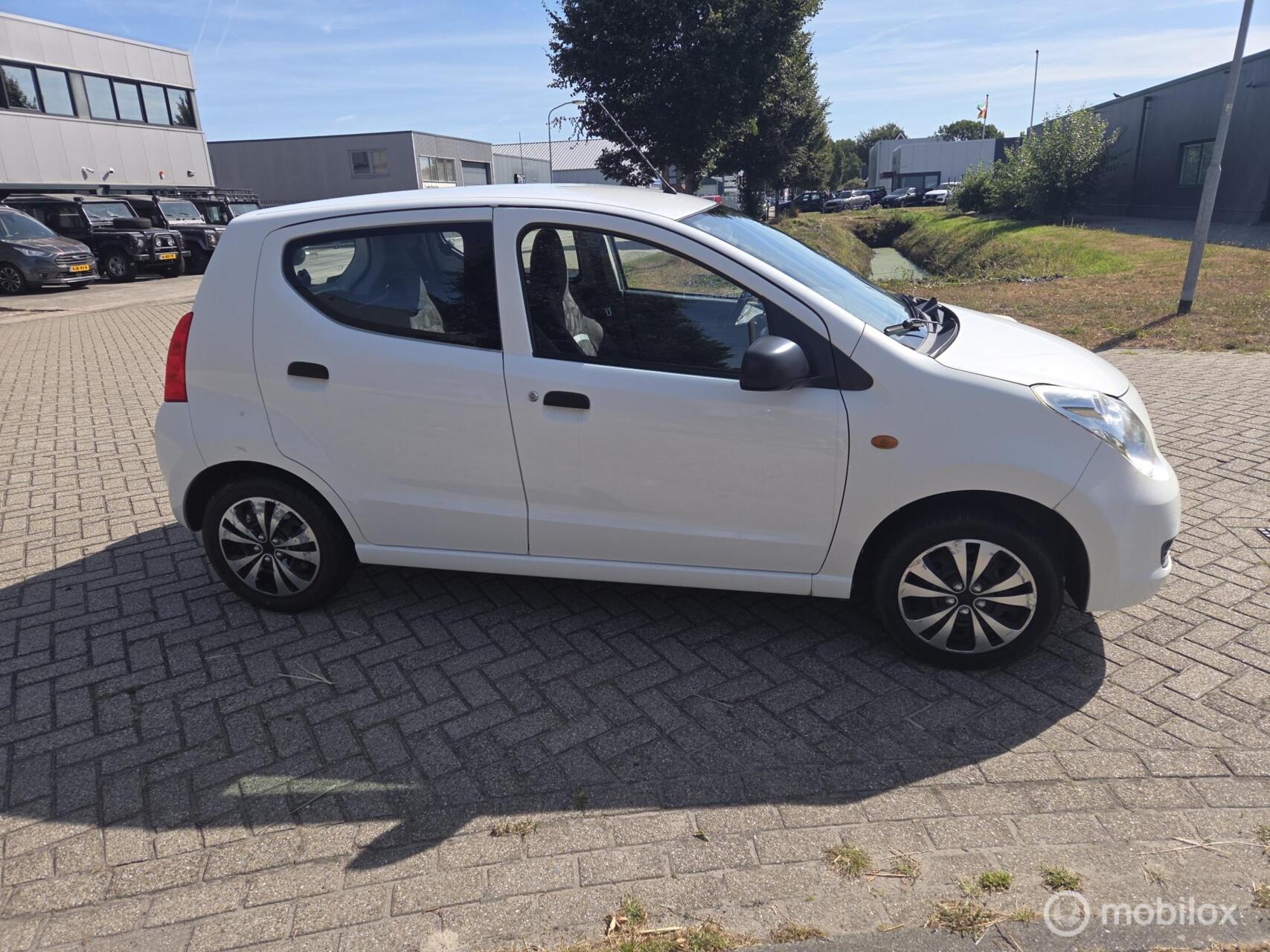 Suzuki Alto 1.0 2011 - voorkant