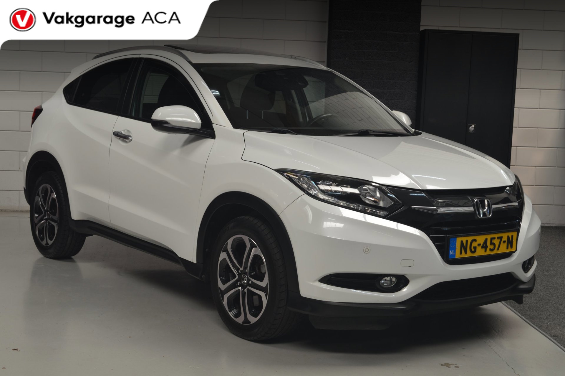 Honda Hr-v 1.5 i-VTEC Executive // CLIMA // STOELVERWARMING // PANO // CRUISE // NAVI // 2017 - voorkant