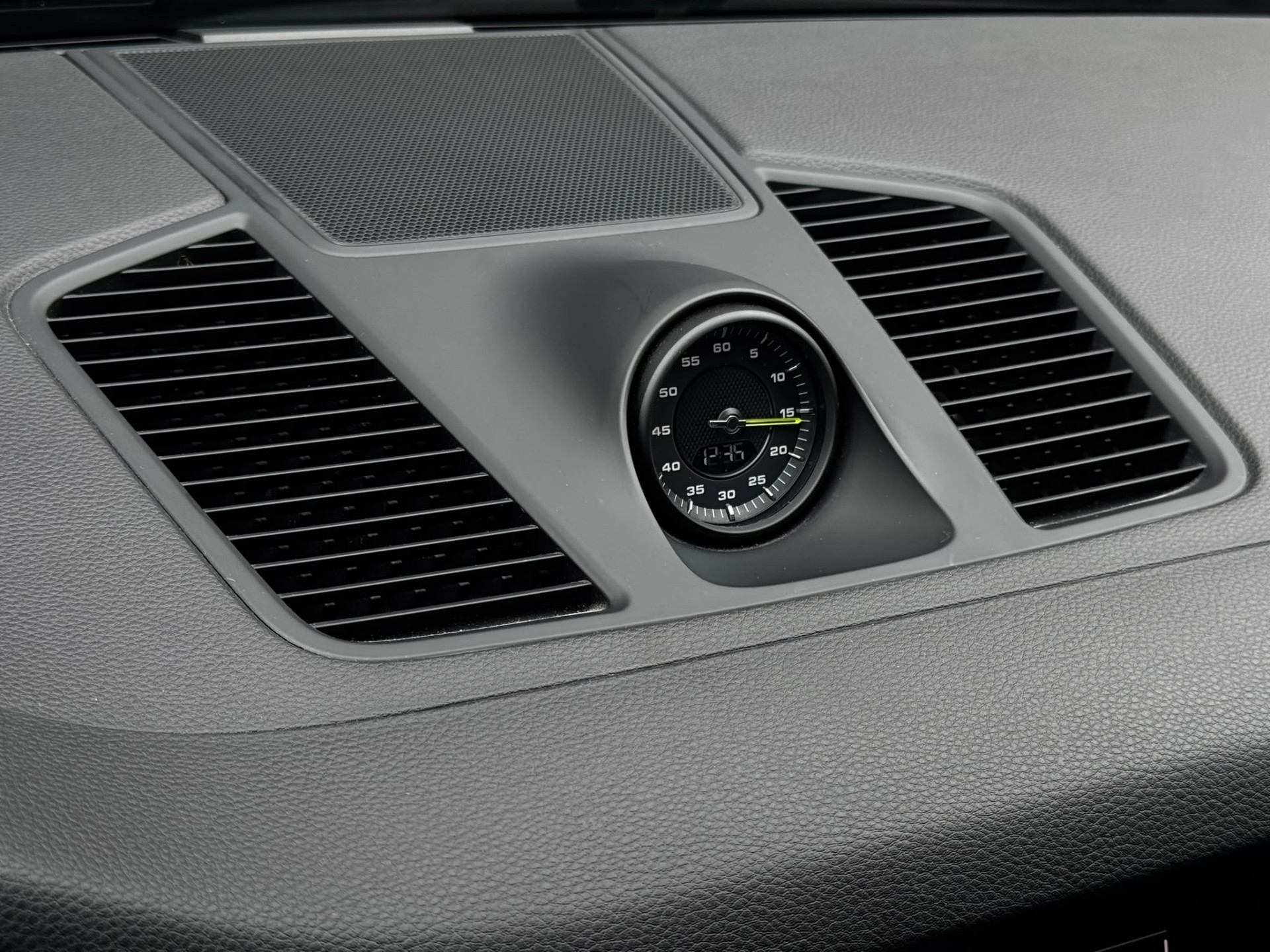 Foto van Porsche Cayenne E-hybrid