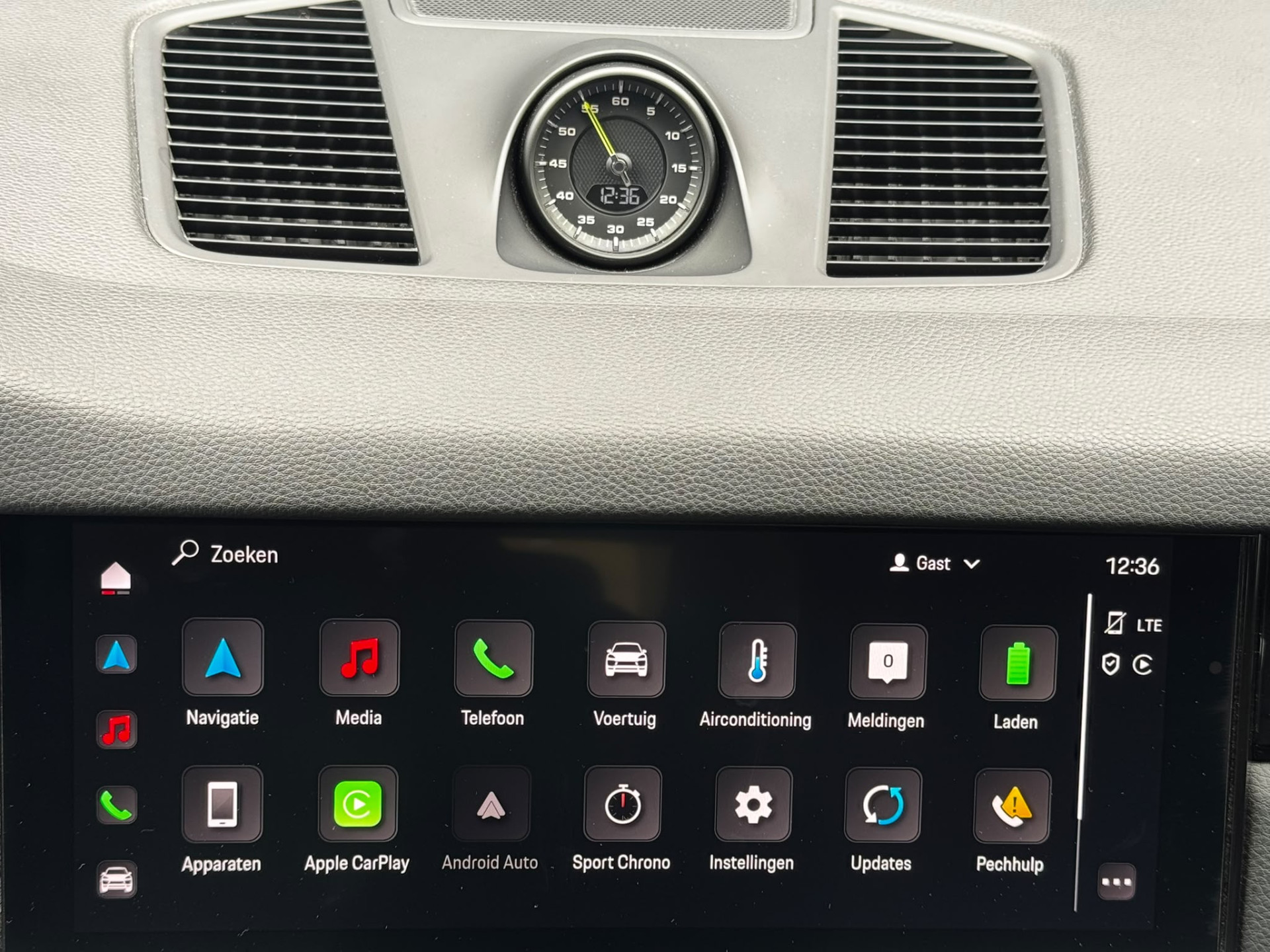 Foto van Porsche Cayenne E-hybrid