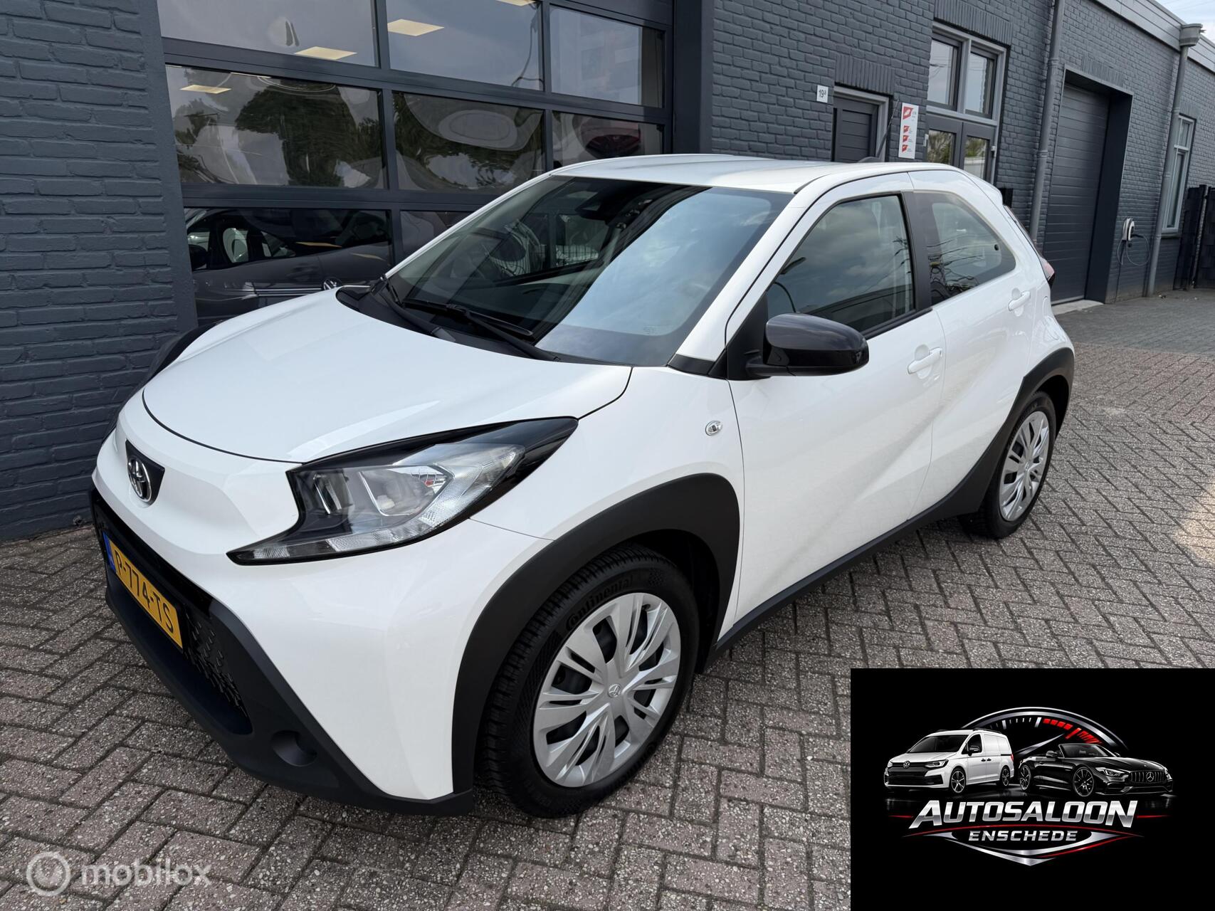 Toyota Toyota Aygo X 1.0 VVT-i MT Play 07-2022 Airco Camera Cruise 2022 - voorkant