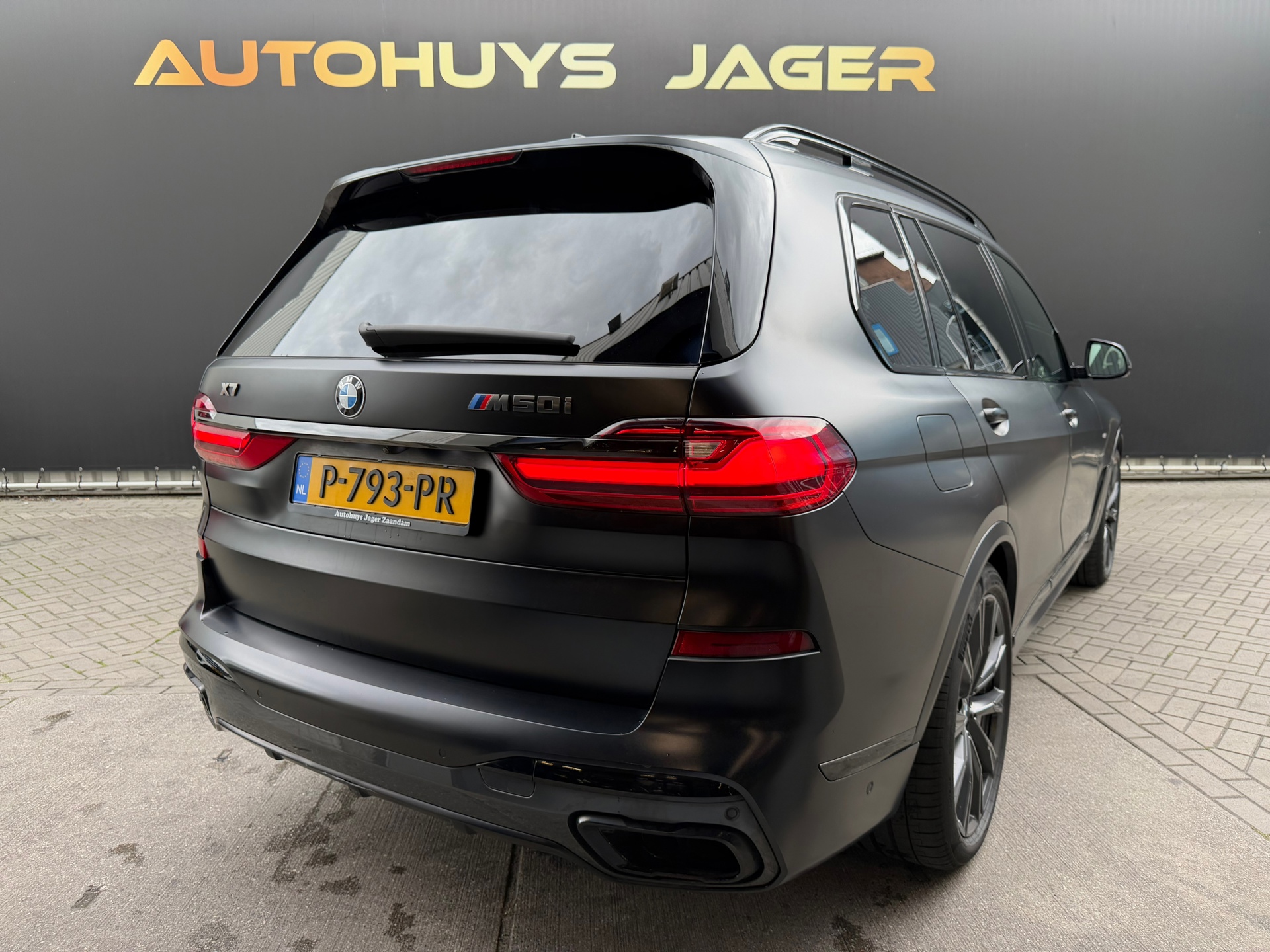 Foto van BMW X7 M50i