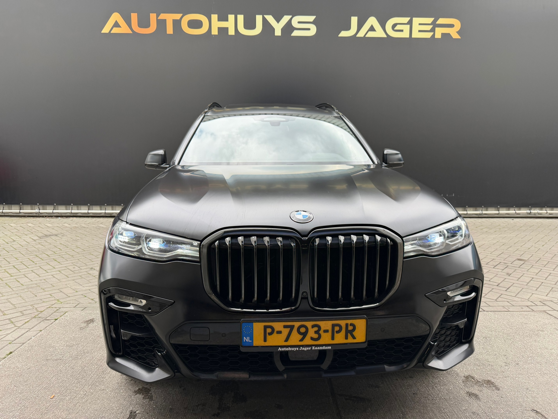 Foto van BMW X7 M50i