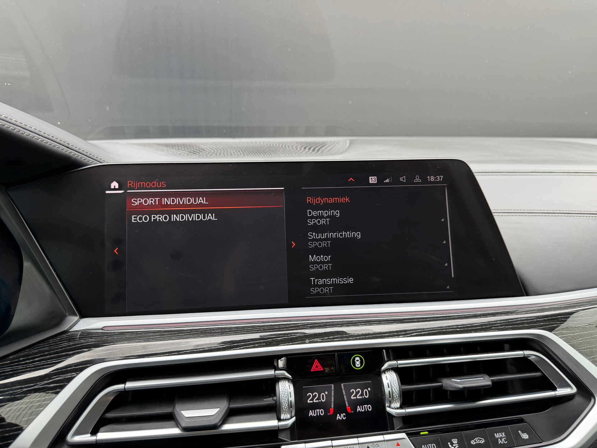 Foto van BMW X7 M50i