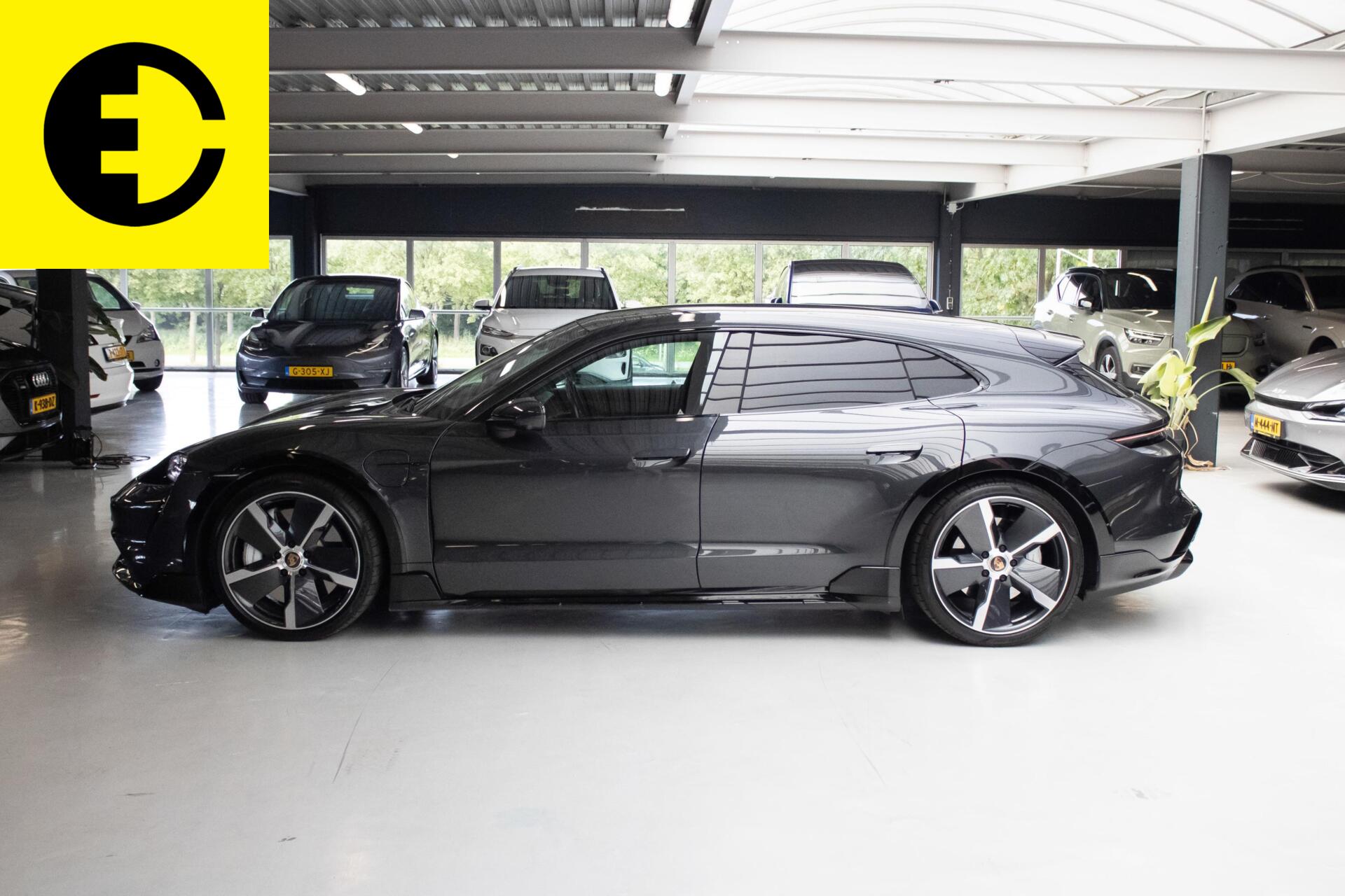 Foto van Porsche Taycan Turbo