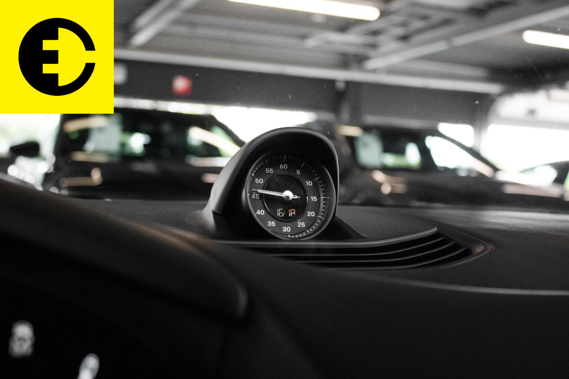 Foto van Porsche Taycan Turbo