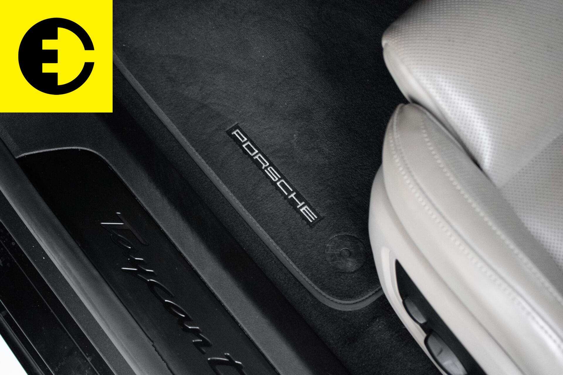Foto van Porsche Taycan Turbo