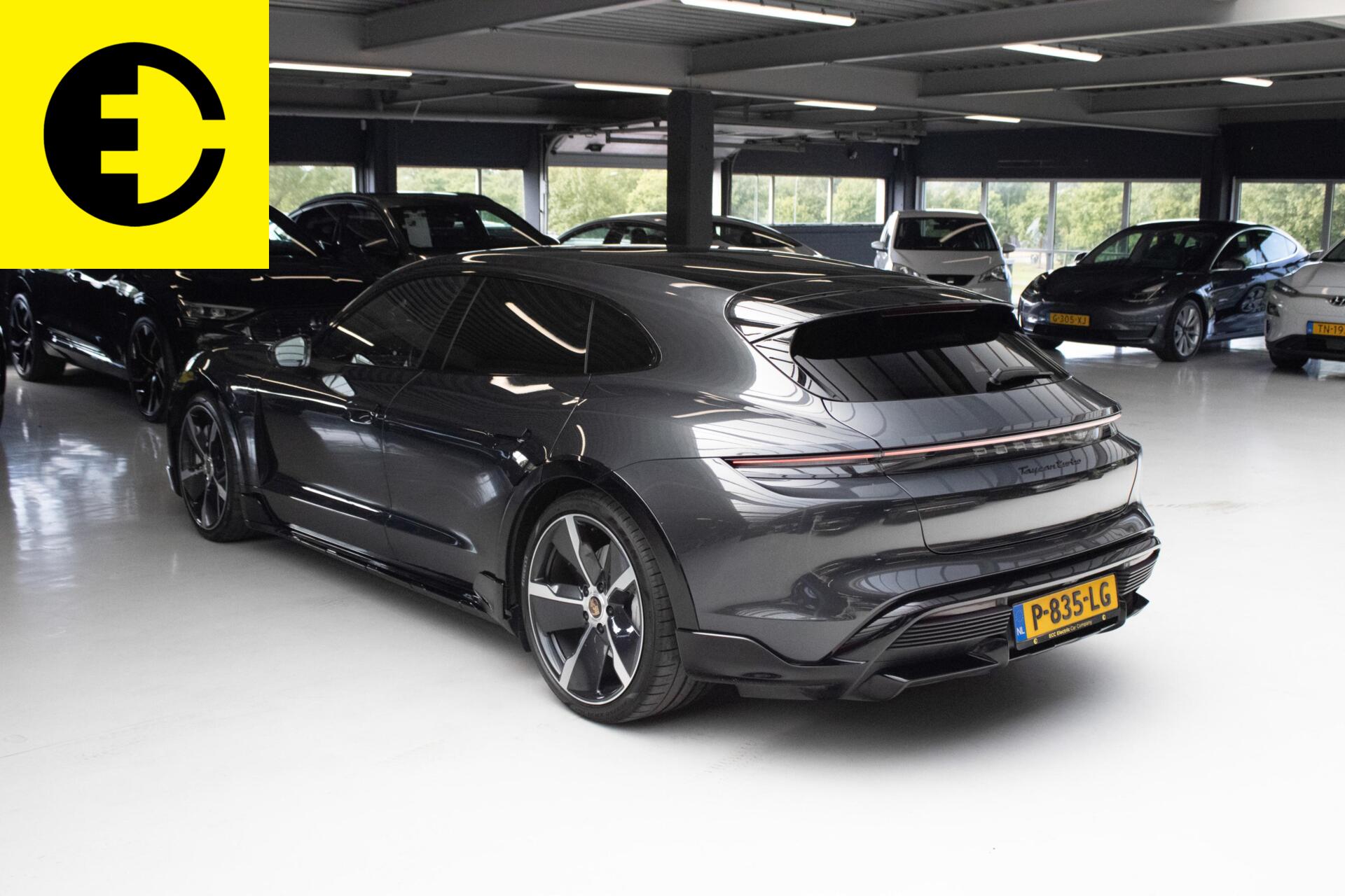 Foto van Porsche Taycan Turbo