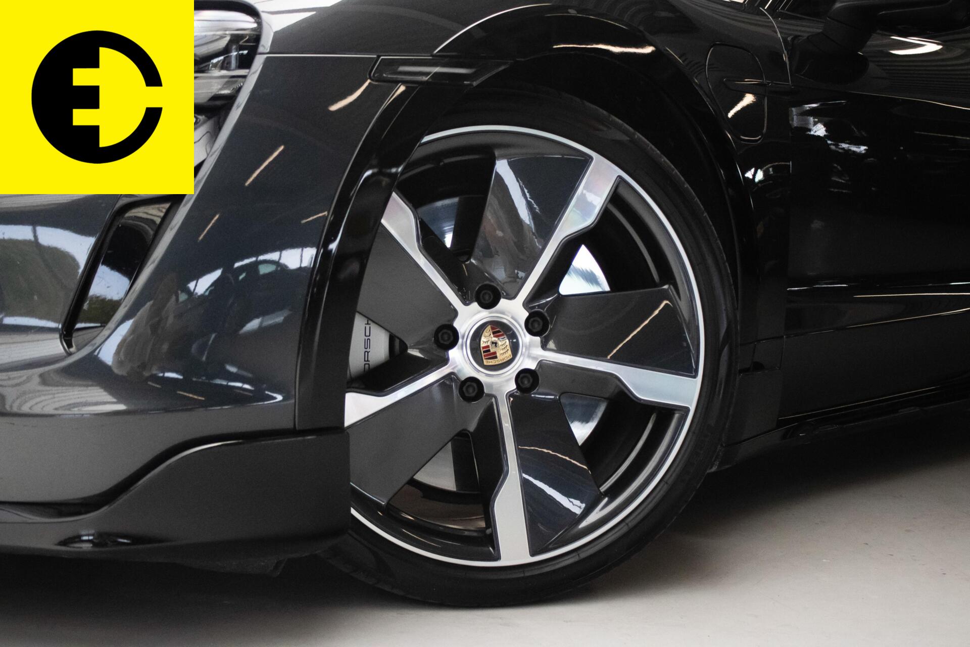 Foto van Porsche Taycan Turbo