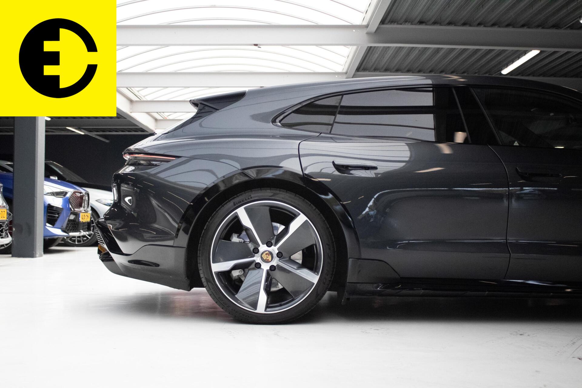 Foto van Porsche Taycan Turbo
