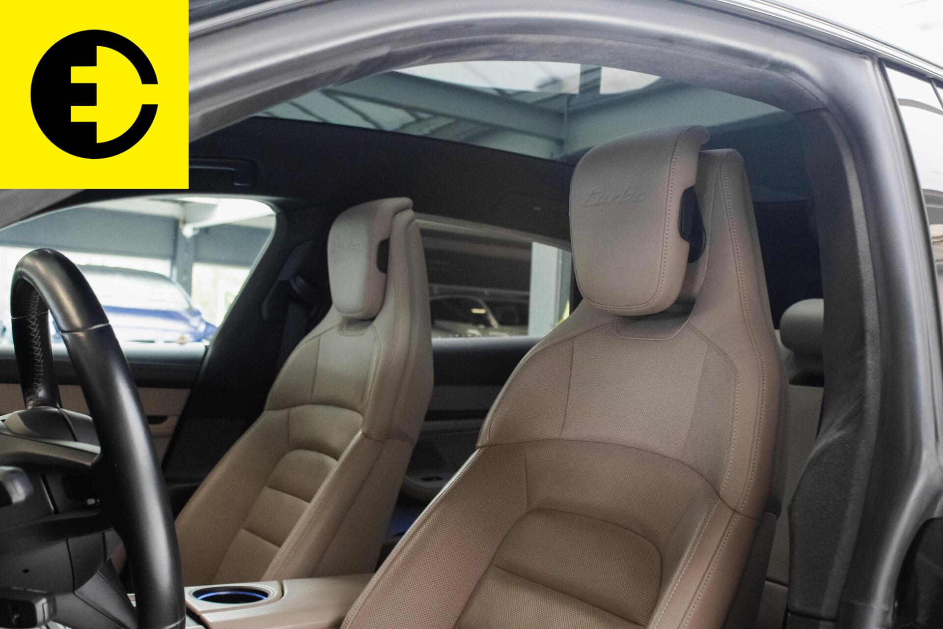 Foto van Porsche Taycan Turbo