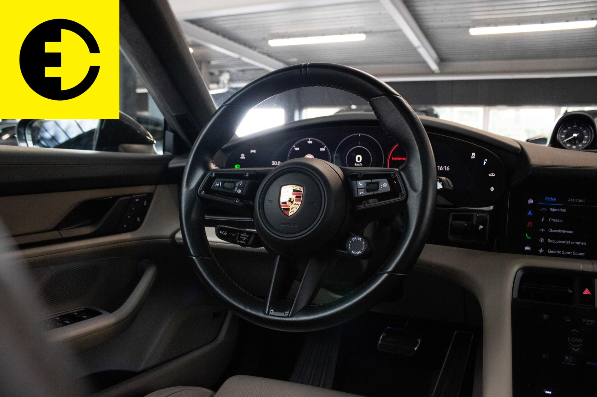 Foto van Porsche Taycan Turbo