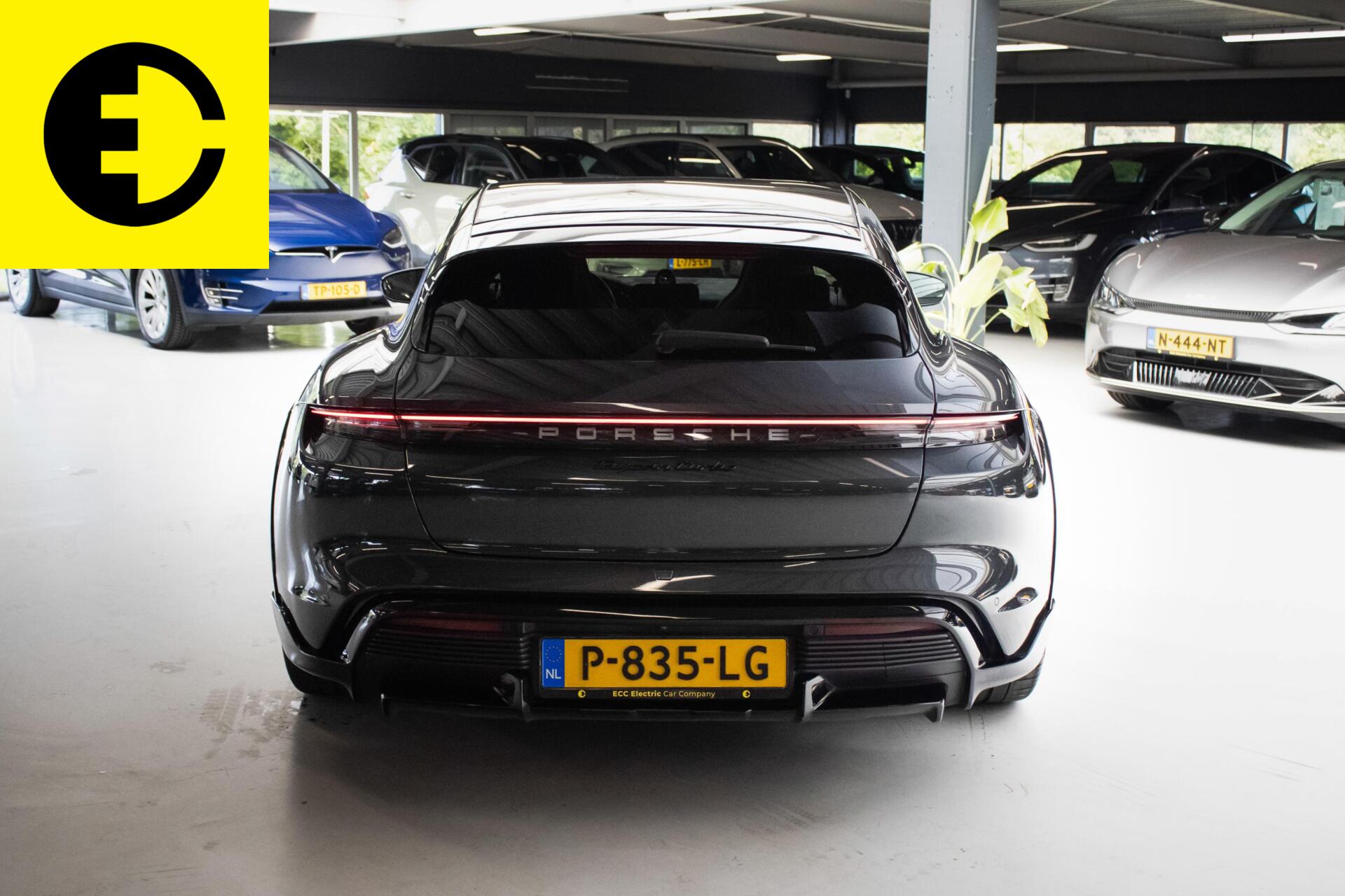 Foto van Porsche Taycan Turbo