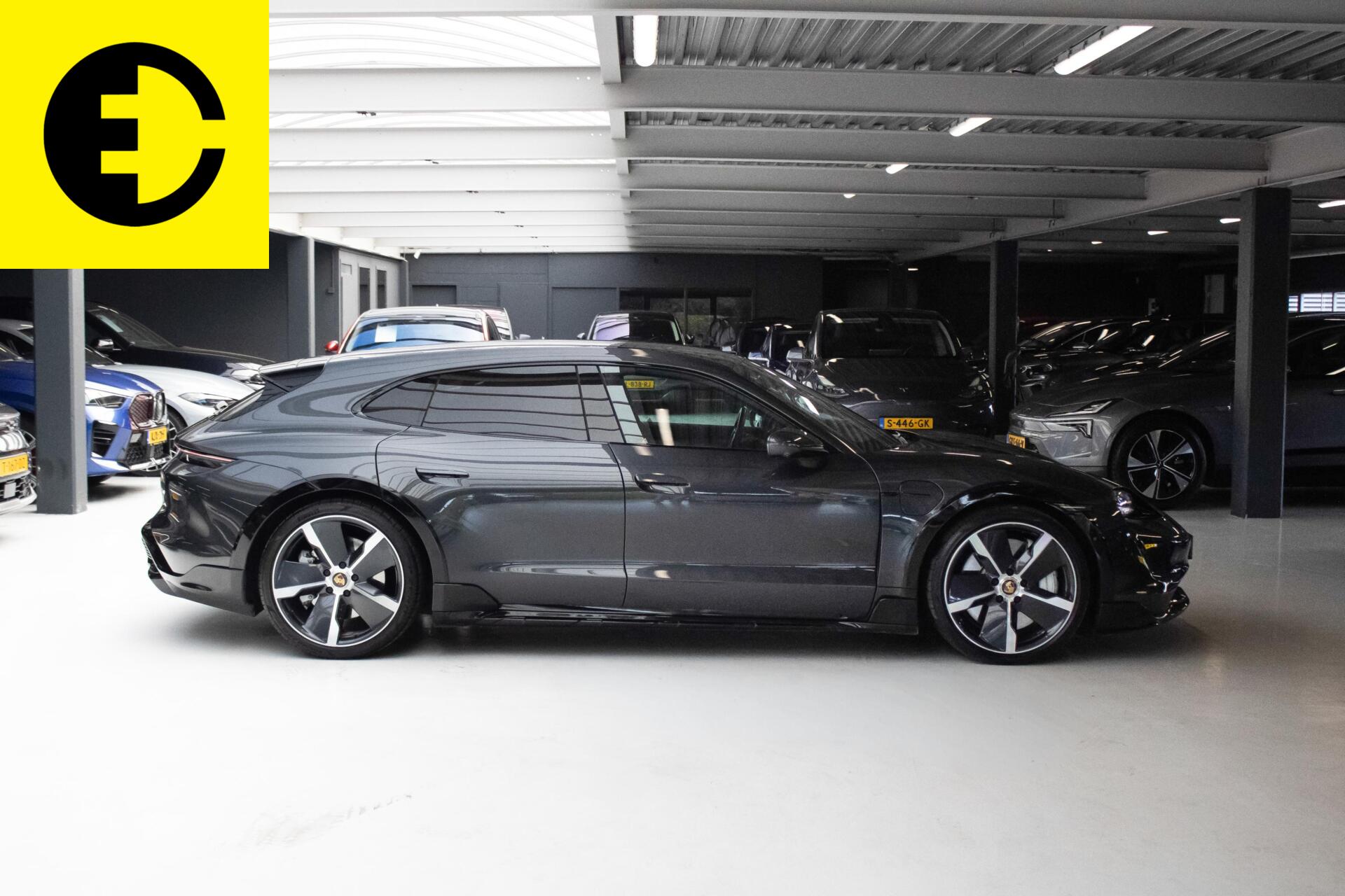 Foto van Porsche Taycan Turbo