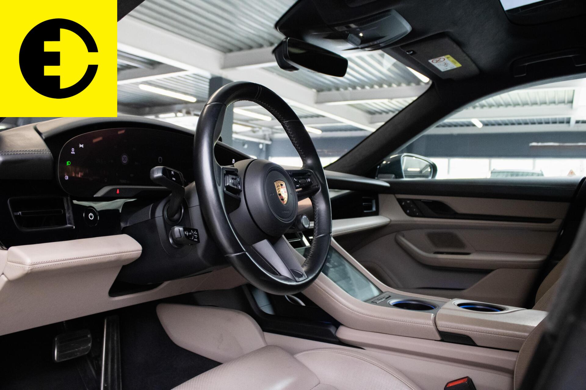 Foto van Porsche Taycan Turbo