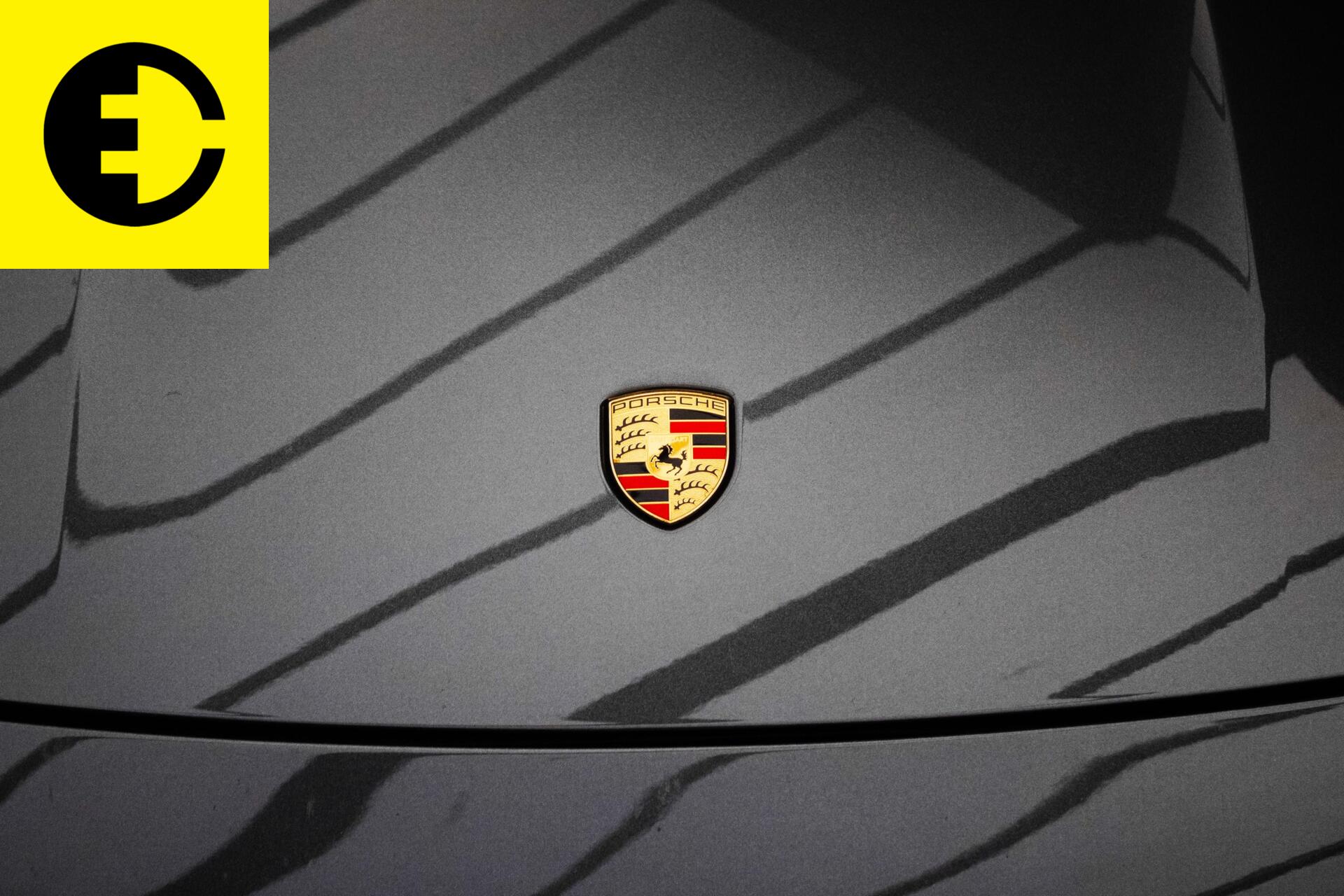 Foto van Porsche Taycan Turbo
