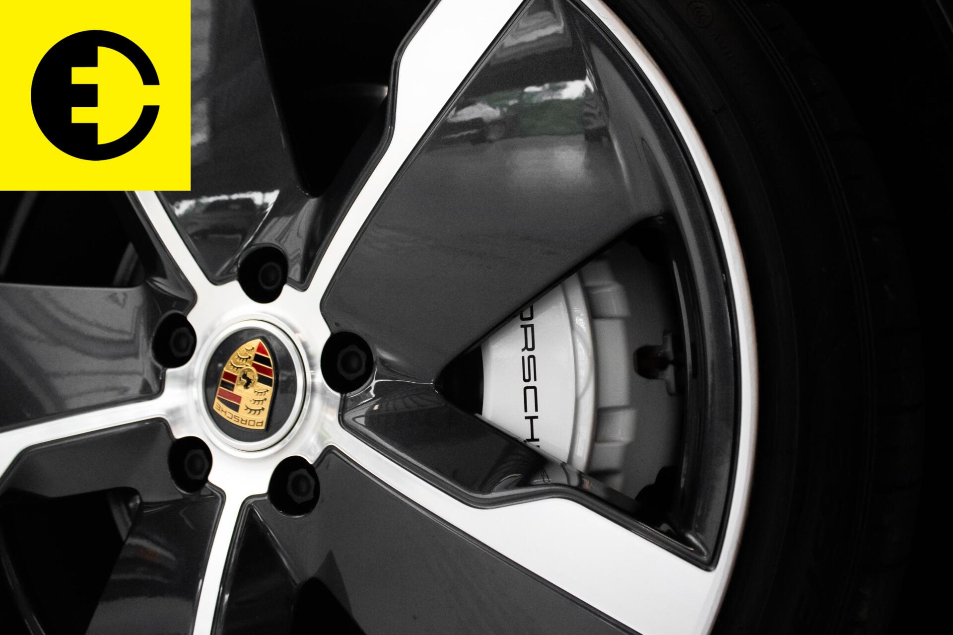 Foto van Porsche Taycan Turbo