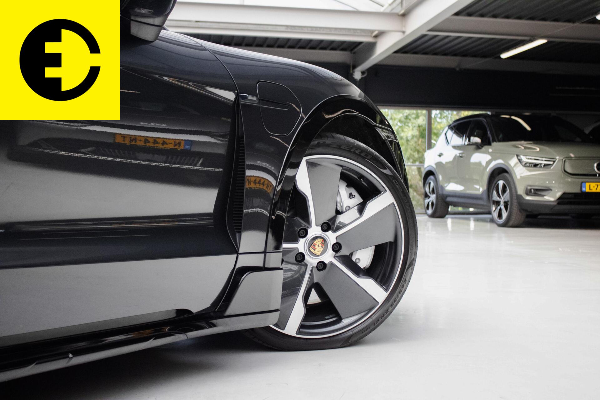 Foto van Porsche Taycan Turbo