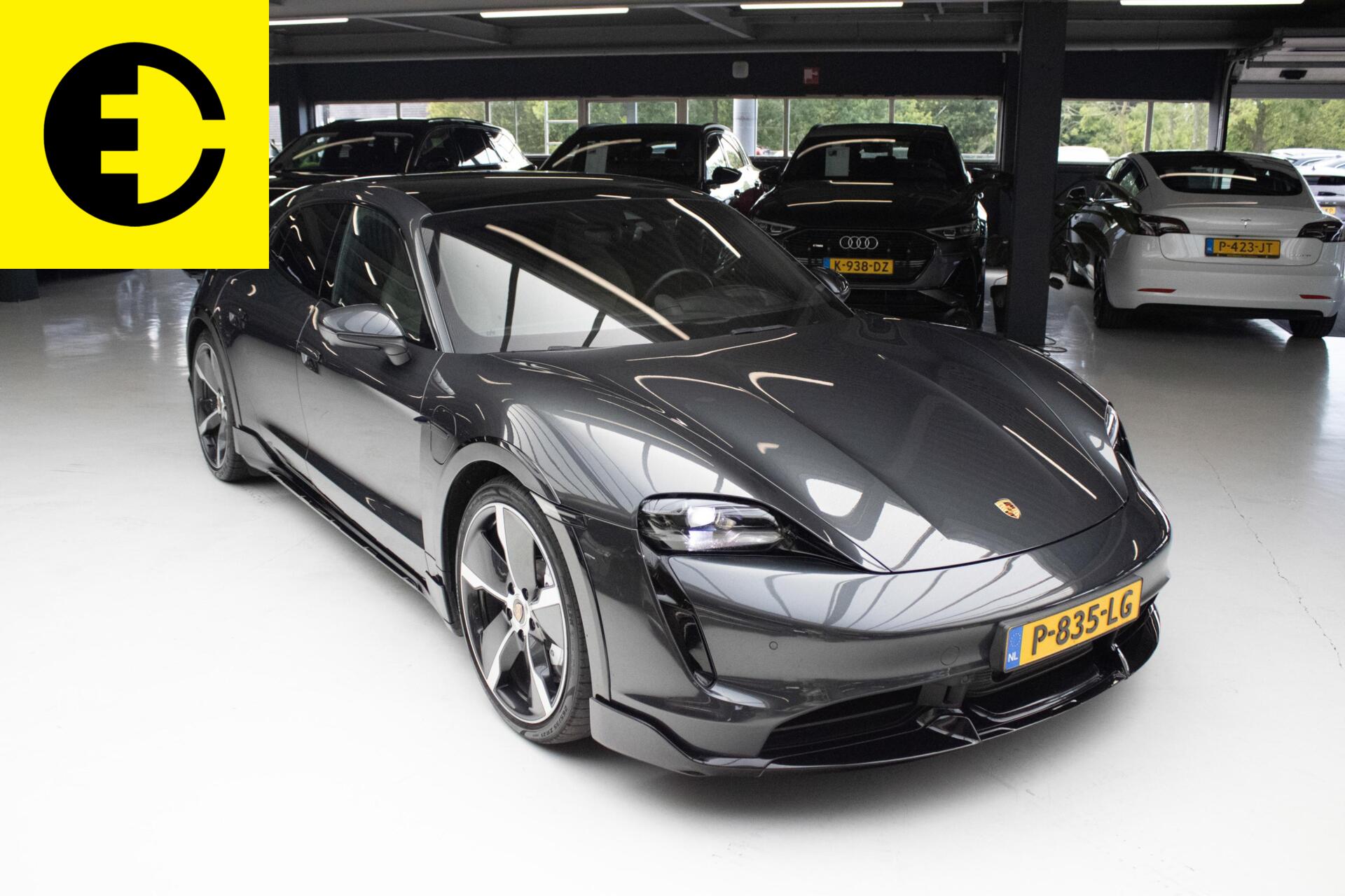 Foto van Porsche Taycan Turbo