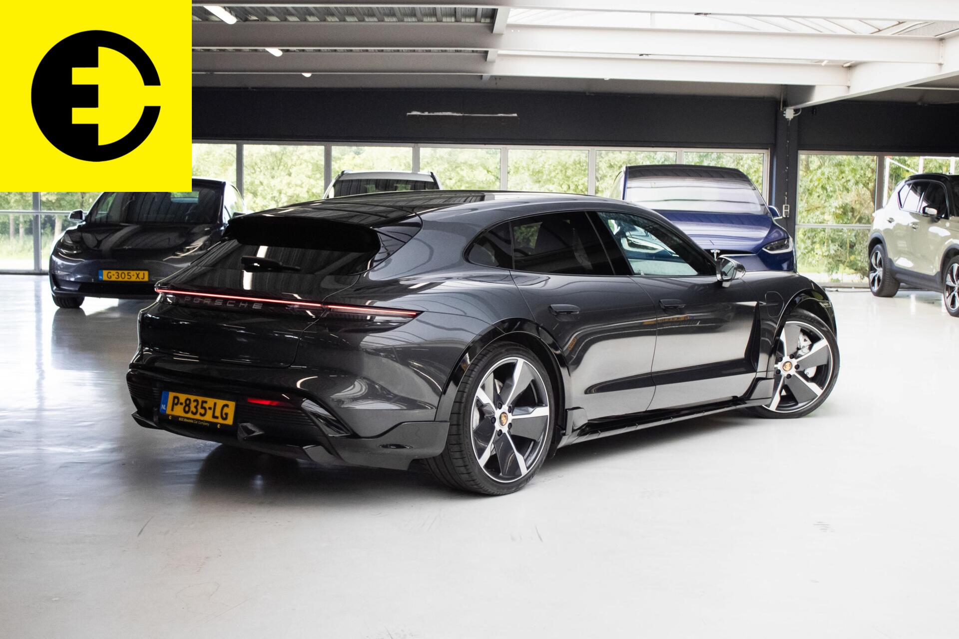 Foto van Porsche Taycan Turbo