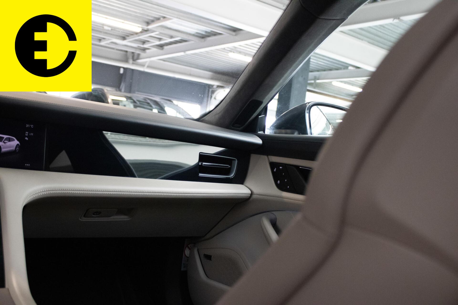 Foto van Porsche Taycan Turbo