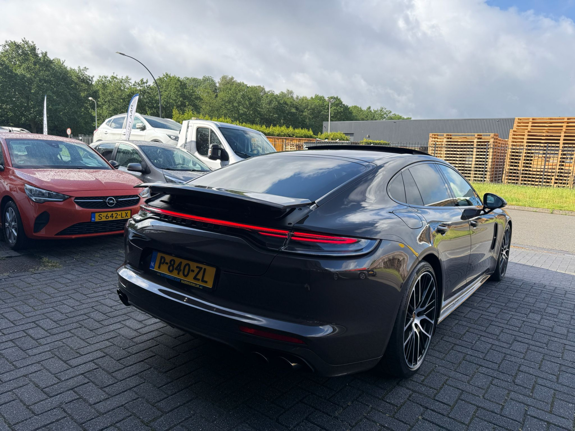 Foto van Porsche Panamera 4 E-hybrid