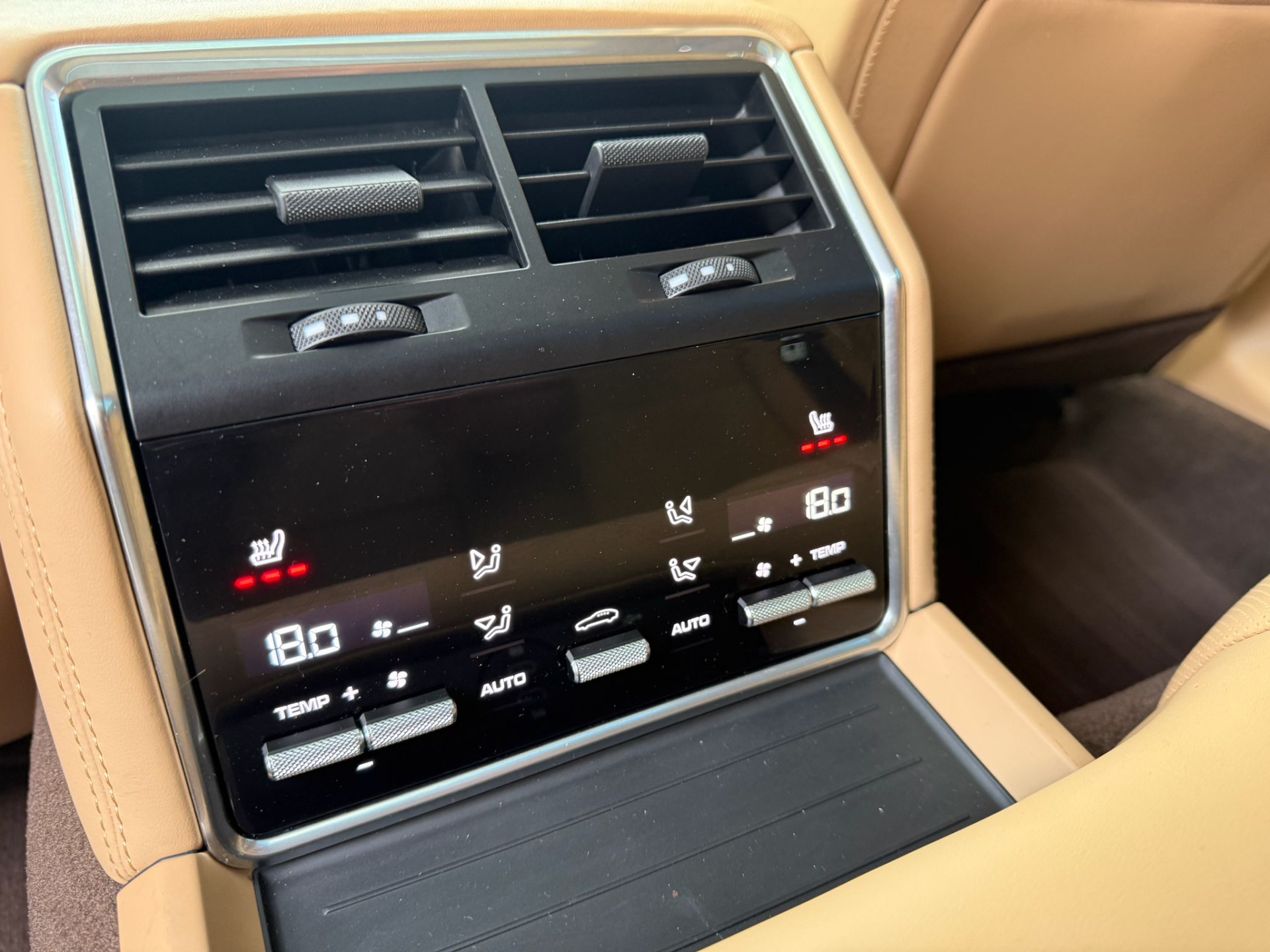 Foto van Porsche Panamera 4 E-hybrid